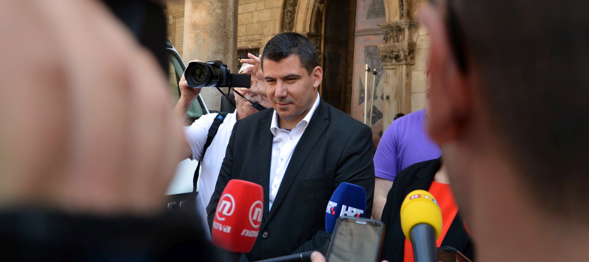 Dubrovnik, 2.6.2017. - Kandidat Mosta za upana dubrovaèko-neretvanskog Nikola Grmoja odrao je konferenciju za medije. Na fotografiji Nikola Grmoja, kandidat Mosta za dubrovaèko-neretvanskog upana.
foto HINA / Nika MILETIÆ / ml