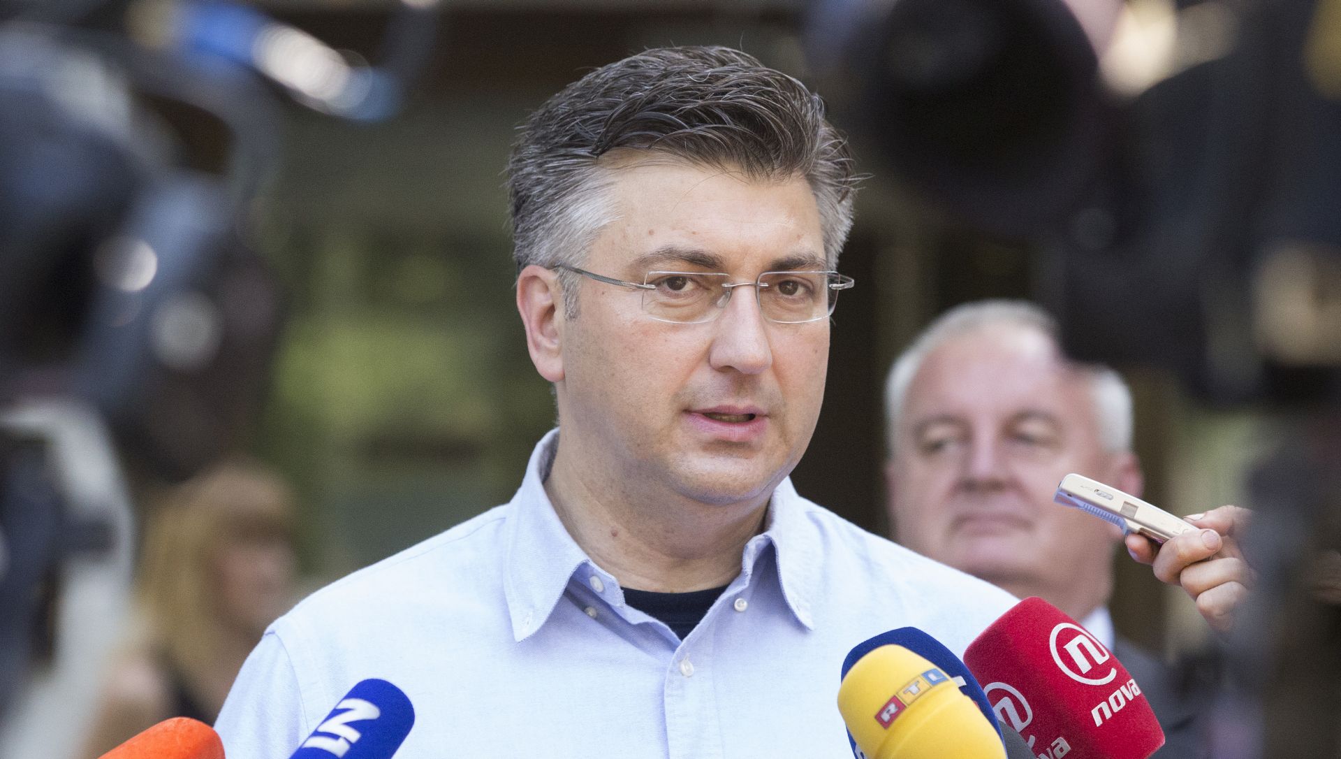 Zagreb, 04.06.2017. - Predsjednik Vlade RH Andrej Plenković glasao je u područnom uredu Črnomerec na drugom krugu lokalnih izbora za Zagrebačkog gradonačelnika. Na fotografiji Andrej Plenković. 
foto HINA/ Daniel KASAP/ dk