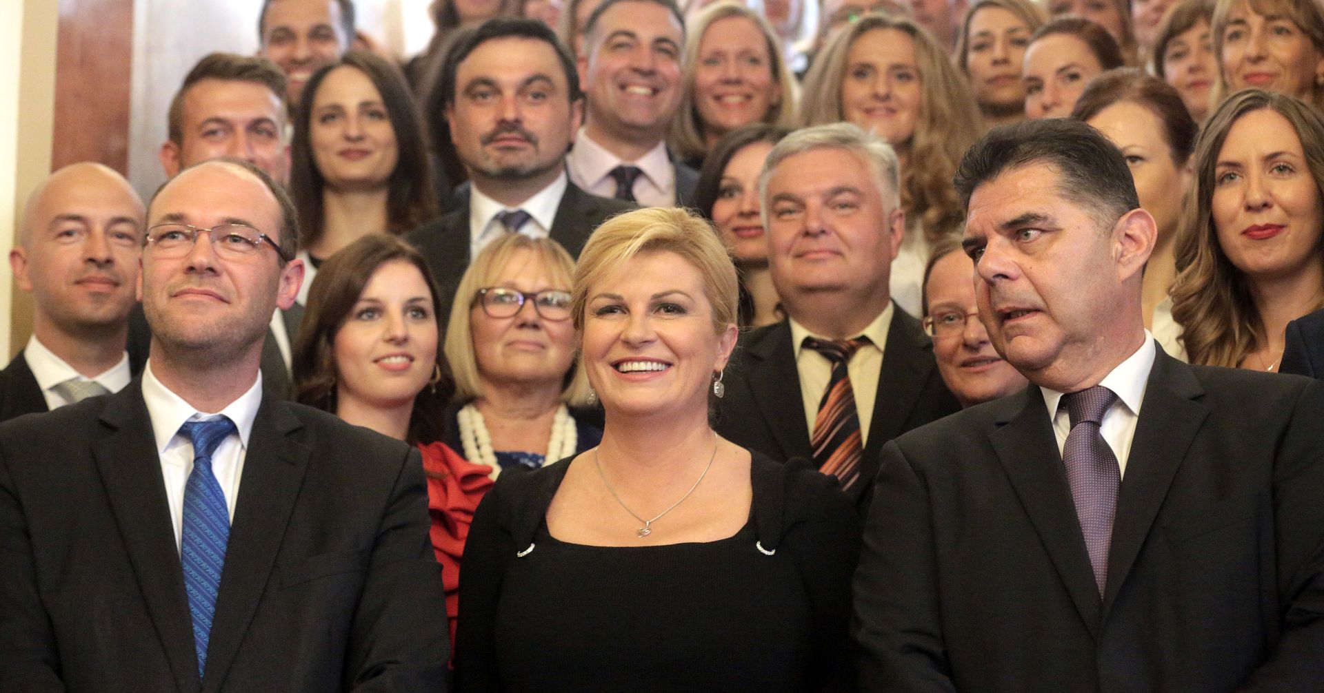 Zagreb, 5.6.2017 - Predsjednica Republike Kolinda Grabar-Kitarović prisustvovala je dodjeli diploma polaznicima XVII. generacije Diplomatske akademije. Na slici predsjednica RH Kolinda Grabar Kitarović,  potpredsjednik Vlade i ministar vanjskih i europskih poslova Davor Ivo Stier i ravnatelj Diplomatske akademije Mladen Andrlić.
Foto Hina Dario GRZELJ/ dag
