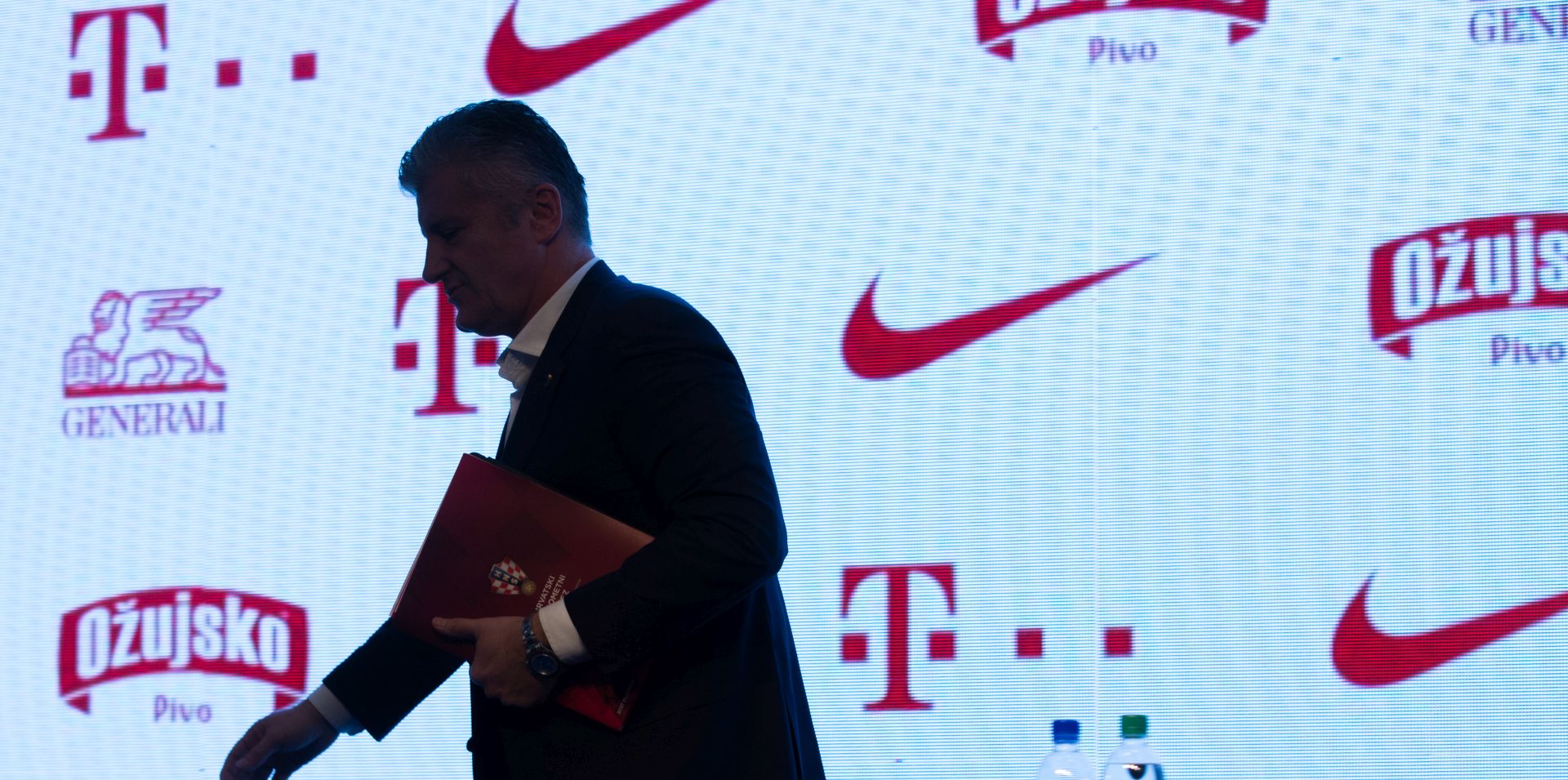 Zagreb, 05.06.2017. - Konferencija za medije nakon skupštine Hrvatskog nogometnog saveza. Na fotografiji Davor Šuker.
foto HINA/ Daniel KASAP