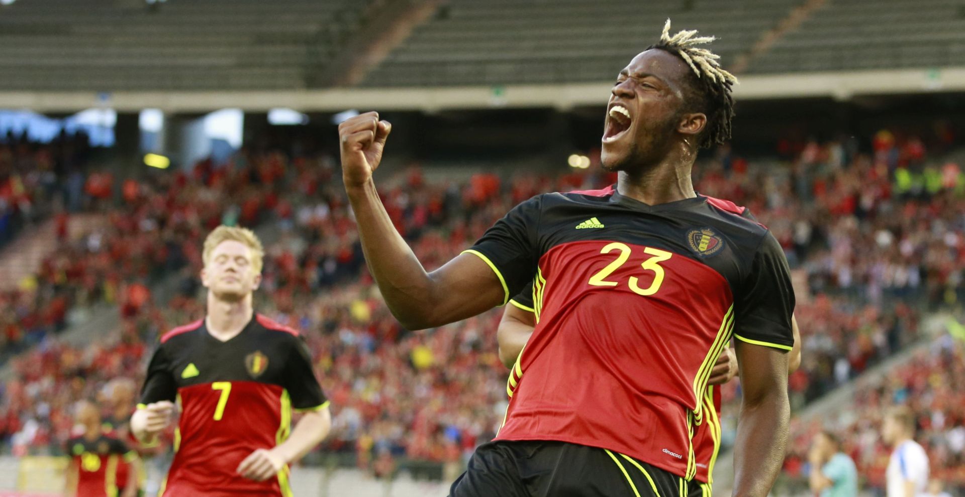 epa06012505 Belgium's Michy Batshuayi (R) reacts after he scored against the Czech Republic during their friendly soccer match Belgium vs Czech Republic at the King Baudoin stadium in Brussels, Belgium, 05 June 2017.  EPA/OLIVIER HOSLET