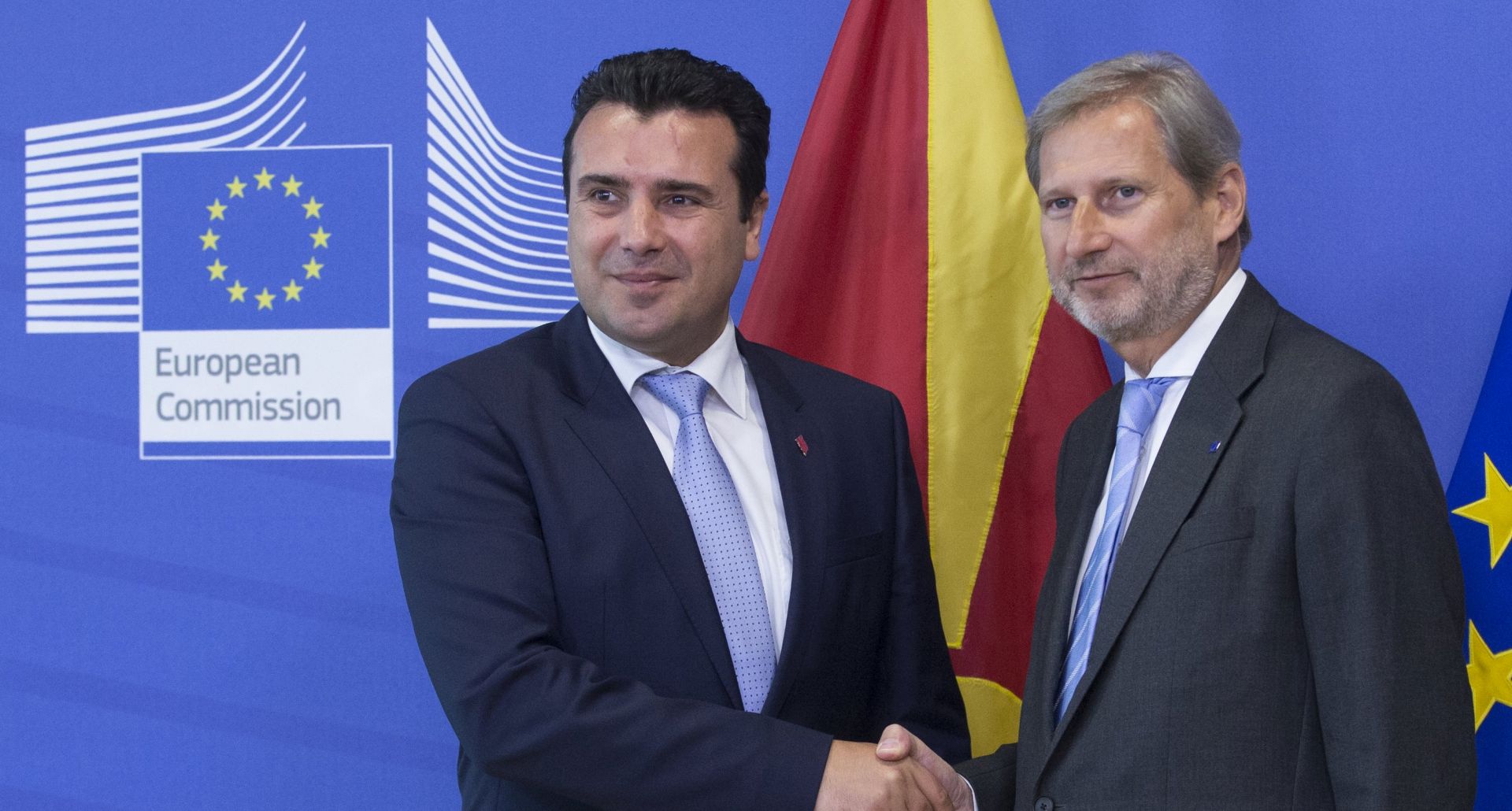 epa06024150 New Macedonian Prime Minister Zoran Zaev (L) is welcomed by European Commissioner for Enlargement Negotiations Johannes Hahn  prior to a meeting in Brussels, Belgium, 12 June 2017.  EPA/OLIVIER HOSLET