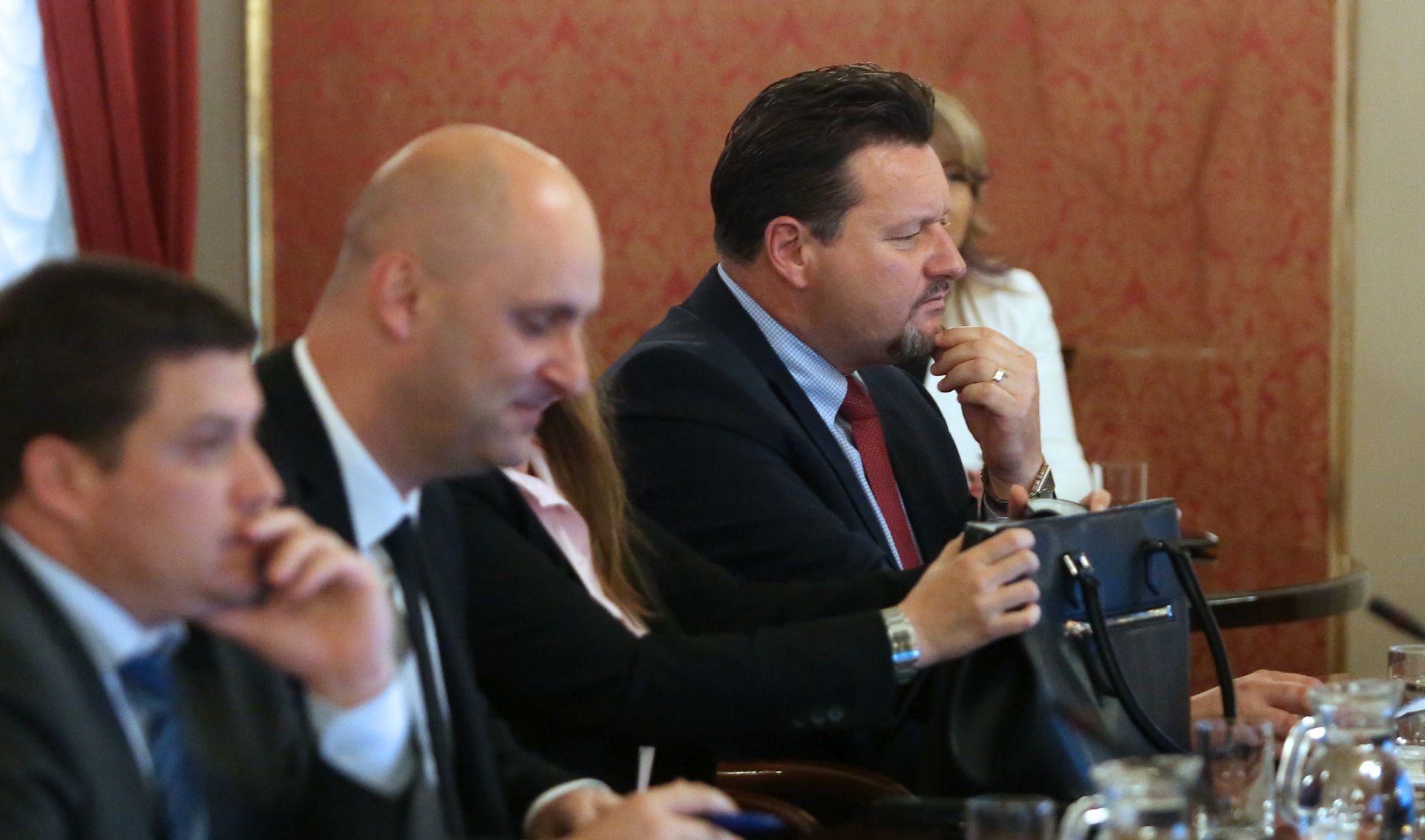 Zagreb, 14.06.2017 - Sjednica Vlade Republike Hrvatske. Na fotografiji Oleg Butkoviæ, Tomislav Toluiæ, Lovro Kuèeviæ.
foto HINA/ Denis CERIÆ /dc