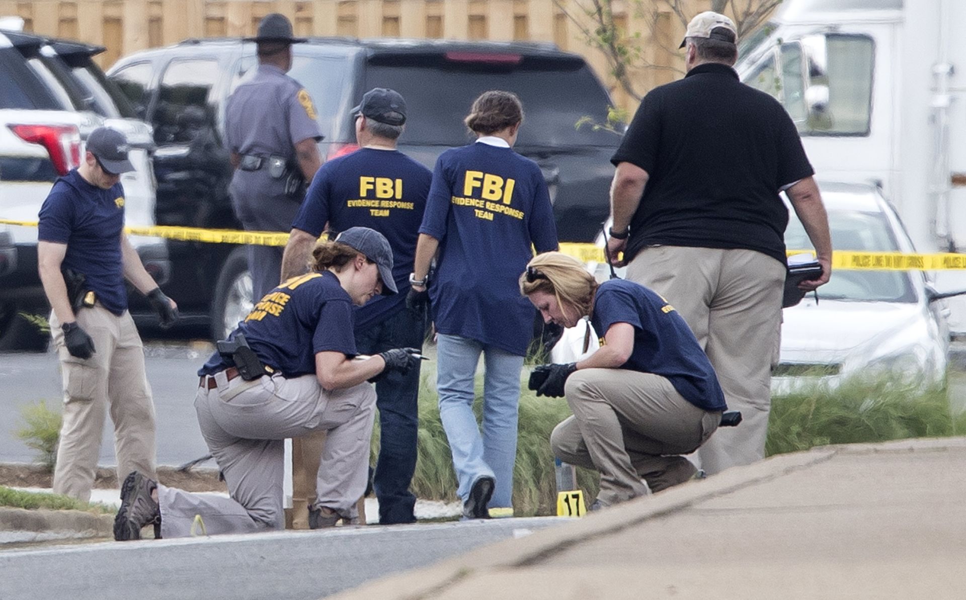 epa06028541 Members of an FBI Evidence Response Team investigate on the grounds of the YMCA beside the Eugene Simpson Stadium Park, scene of a shooting in Alexandria, Virginia, USA, 14 June 2017.  The Republican House majority whip Steve Scalise and at least four others have been shot shot at a congressional baseball game practice session, according to media reports. The suspect, James T. Hodgkinson of Belleville, Illinois, has died, according to media reports.  EPA/MICHAEL REYNOLDS