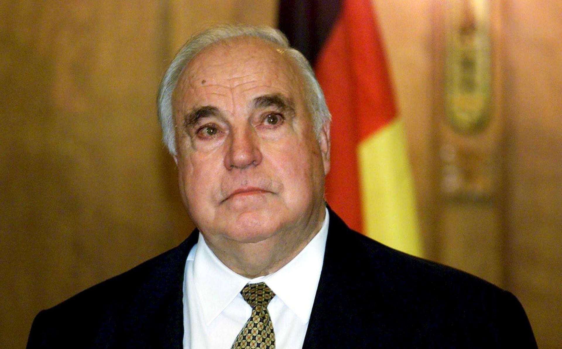epa06031674 (FILE) - Former German Chancellor Helmut Kohl listens the German national anthem with tears in his eyes after he was decorated with the first 'Millennium Medal of the Hungarian Republic' in the parliament building in Budapest, Hungary, 18 September 2000 (reissued 16 June 2017). According to media reports Helmut Kohl has died at the age of 87 in his house in Ludwigshafen on 16 June 2017.  EPA/Attila Kisbenedek