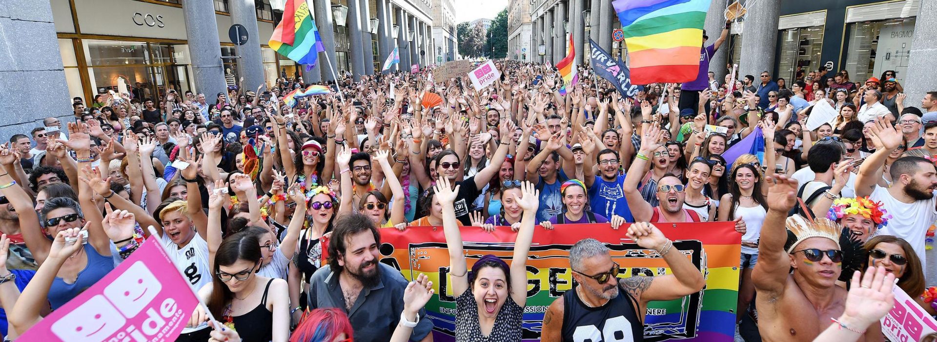 epa06034336 Participants take part in the 'Piemonte Pride' parade in Turin, Italy, 17 June 2017. Thousands of people participated in the  lesbian, gay, bisexual, and transgender (LGBT) parade.  EPA/ALESSANDRO DI MARCO