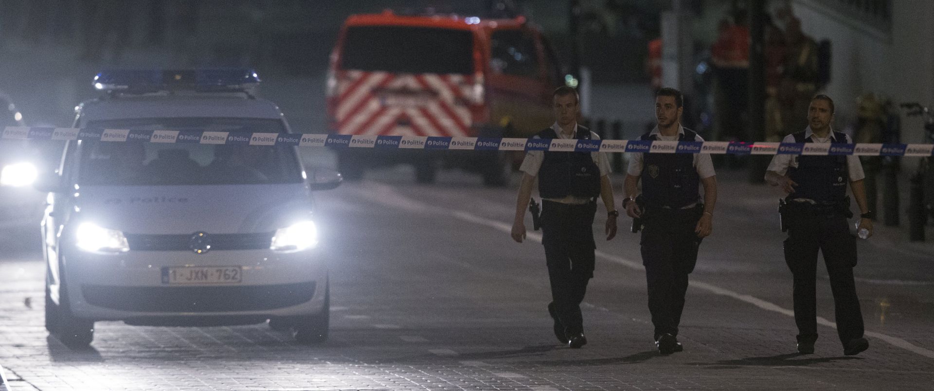 epa06039996 Belgian police stand guard outside of the Brussels Central Station after a neutralized terrorist attack attempt, in Brussels, Belgium, 20 June 2017. According to Belgian media, police shot a suspect wearing an explosive belt at the Brussels Central Station. Belgian police also confirmed there was a small explosion in the Brussels Central Station, but said there are not much damage done and situation is under control. The cause of the explosion is unknown.  EPA/OLIVIER HOSLET