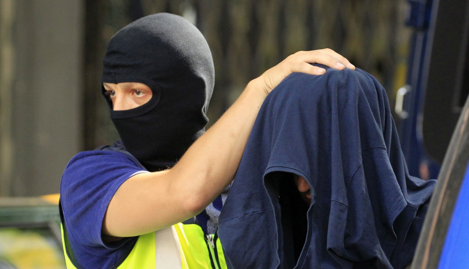 epa06040478 Spanish National policemen escort a suspected Moroccan jihadist (R) after his arrest in Madrid, Spain, 21 June 2017. Spanish police have arrested three Moroccan men, including a 32-year-old alleged member of the so-called Islamic State (IS or ISIS, ISIL) considered a 'serious threat for the security in Spain,' and whose profile matches with the terrorists involved in the recent attacks carried out in United Kingdom and France, Spanish Home Affairs Ministry confirmed.  EPA/VICTOR LERENA