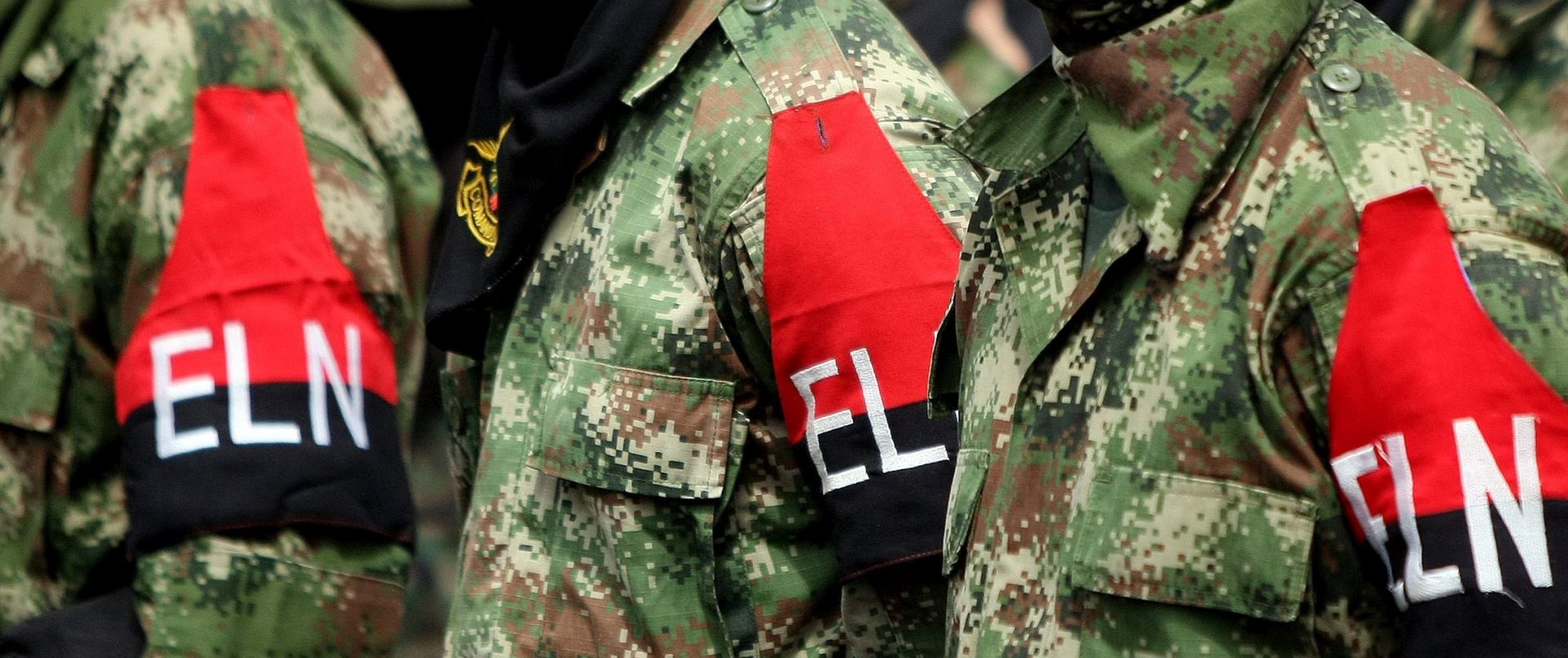 epa06043630 A photography dated on 16 June 2013 (reissued on 22 June 2017) shows members of the National Liberation Army (ELN), the second most important guerrilla in Colombia after the Farc, in Cali, Colombia. The ELN claimed on 22 June 2017, that they will release the two Dutch men kidnapped at the municipality of El Tarra, in Catatumbo, Colombia, journalist Derk Johannes Bolt, 52, and his cameraman Eugenio Ernest Marie Follender, 68. 'The ELN's Northeastern War Front reports that the two captured Dutch men are in good health and will be released with a statement', said the guerrilla in Twitter.  EPA/CHRISTIAN ESCOBAR MORA