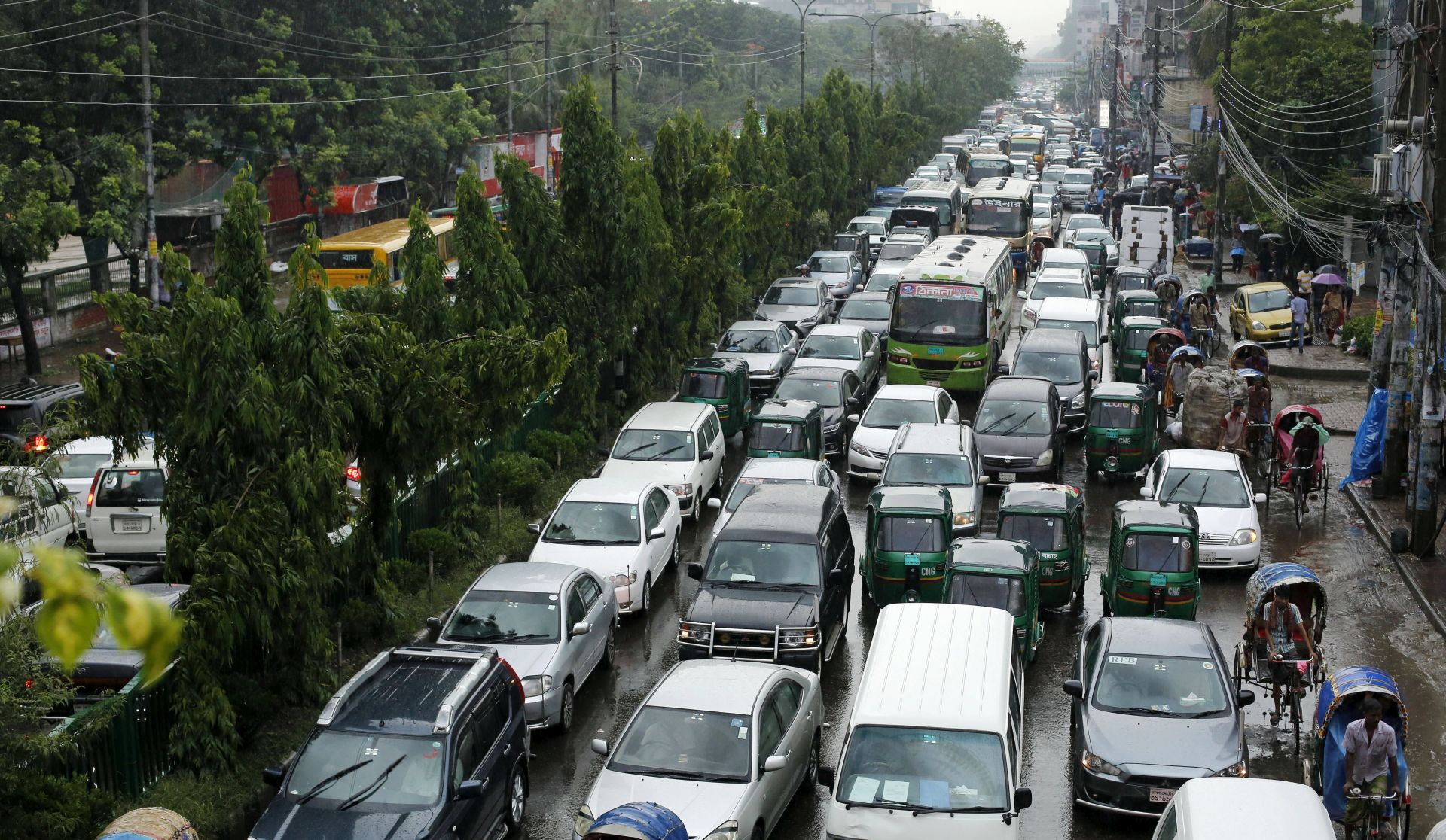 epa06027880 Cars stuck in traffic during rain at a street in Dhaka, Bangladesh, 14 June 2017. The death toll rises to 143 in several hill districts including Rangamati, Banderban, and Chittagong after the landslides following heavy downpour in those areas. The road communication has been broken so rescue workers could not operate with thier full speed and no relief has been reached to the affected areas.  EPA/ABIR ABDULLAH