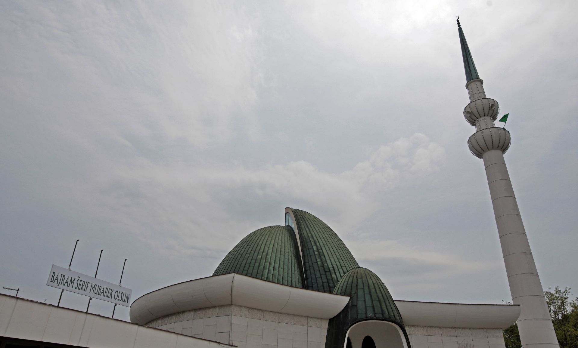 Zagreb, 25.06.2017. - U povodu proslave islamskog blagdana Bajrama, predsjednik Mešihata Islamske zajednice u Hrvatskoj muftija Aziz ef. Hasanović održao je bajramski prijem u Islamskom centru Zagreb. 
Foto HINA/ Dario GRZELJ/ dag