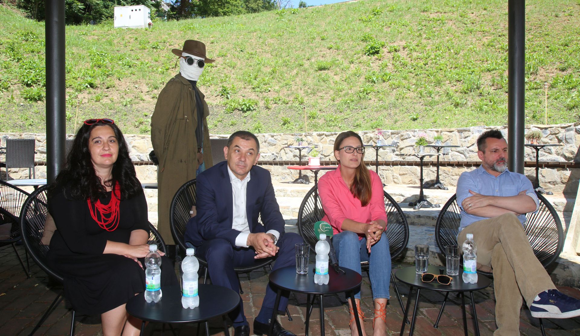 Zagreb, 26.06.2017. -  Konferencija za novinare Fantastic Zagreb film festivala odran je na Ljetnoj pozornici Tukanac gdje su organizatori predstaviti novosti i program ovogodinjeg FZFF-a. Govorili su direktor Festivala i selektor program Stjepan Hundiæ i direktorica Fantastic Zagreb film festivala Mia Peæina. Na fotografiji (L-D) Maja Juro Ivo, Ivica Lovriæ, Mia Peæina i Stjepan Hundiæ. foto HINA/ Zvonimir KUHTIÆ/ zk
