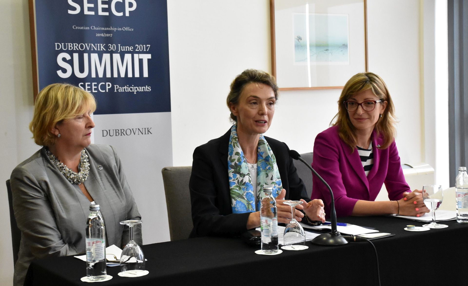 Dubrovnik, 30.6.2017 - Tiskovna konferencija Trojke SEECP-a u sklopu sastanka ministara vanjskih poslova SEECP-a u Dubrovniku. Na slici dravna tajnica pri Ministarstvu vanjskih poslova Slovenije Darja Bavda Kuret, ministrica vanjskih poslova Bugarske Ekaterina Zakharieva i hrvatska ministrica vanjskih poslova Marija Pejèinoviæ Buriæ.
foto HINA/ Nika MILETIÆ/ ua