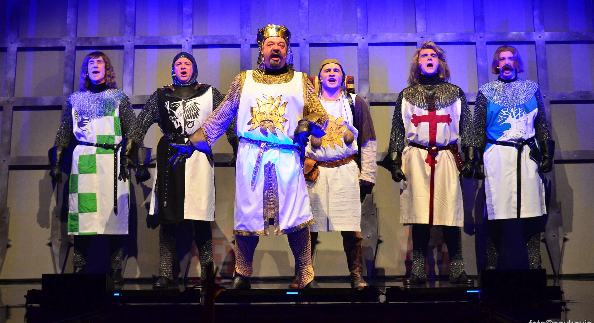 Zagreb, 14.12.2013 - Mjuzikl "Monty Python's Spamalot" Erica Idlea i Johna Du Preza u reiji Igora Meina premijerno je veèeras izveden u kazalitu Komedija.
foto FaH/ Zagrebaèko gradsko kazalite Komedija/ ik