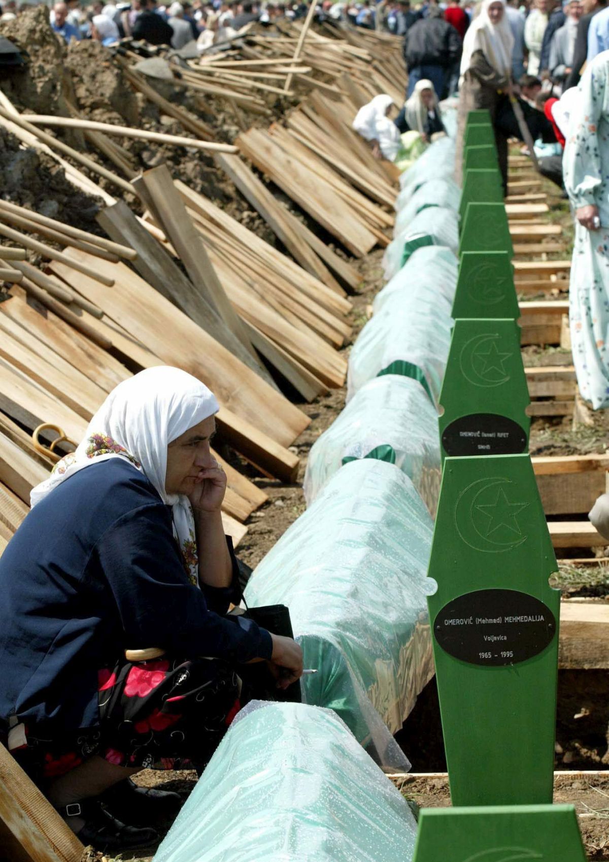 epa06052290 (FILE) - A woman mourns at the burial of 282 Bosnian Muslims killed by Bosnian Serb forces in Srebrenica eight  years ago. The burial was part of a memorial ceremony to mark the anniversary of the Srebrenica massacre, the worst atrocityof Bosnia's 1992-95 war. Media reports on 27 June 2017 state that the Dutch Appeals Court in The Hague have ruled that Dutch peacekeepers were only partly responsible for about 300 deaths in the 1995 Srebrenica massacre when they allowed Bosnian Serbs to seize control of Muslim men seeking shelter in a UN safe haven foolwing the court challenge by the Mothers of Srebrenica. In the 1992-95 war in Bosnia, Dutch lightly-armed peacekeepers who were in Srebrenica, to protect the town from Bosnian Serbs, capitulated and some 8,000 Muslim Bosniak boys and men were massacred.  EPA/FEHIM DEMIR