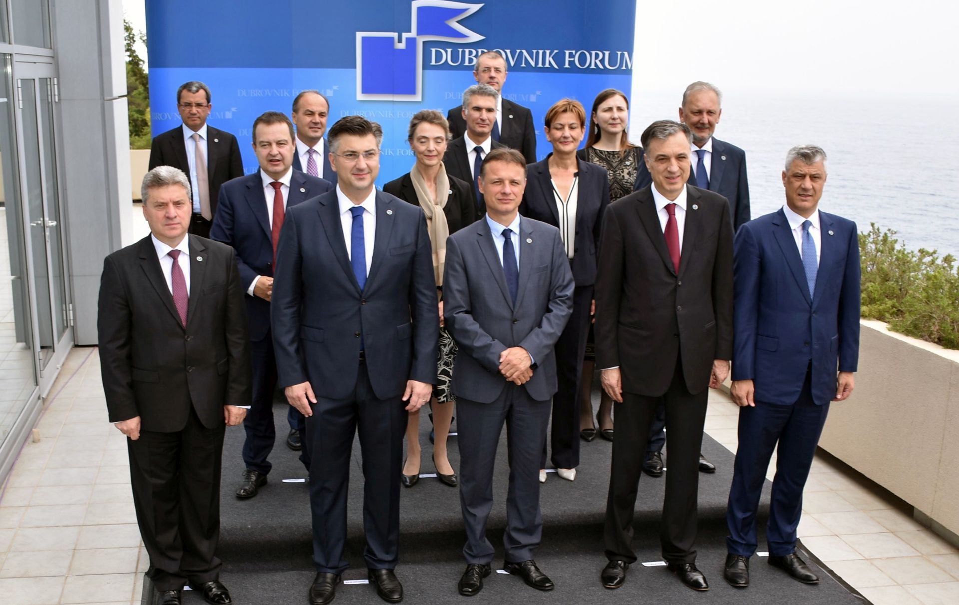 Dubrovnik, 1.7.2017 - Pod nazivom "Jadransko-mediteranska suradnja i sigurnost u jugoistoènoj Europi" odrava se 12. meðunarodni Dubrovnik Forum. Forum je otvorio premijer Andrej Plenkoviæ. Na slici sudionici foruma.
foto HINA/ Nika MILETIÆ/ ua