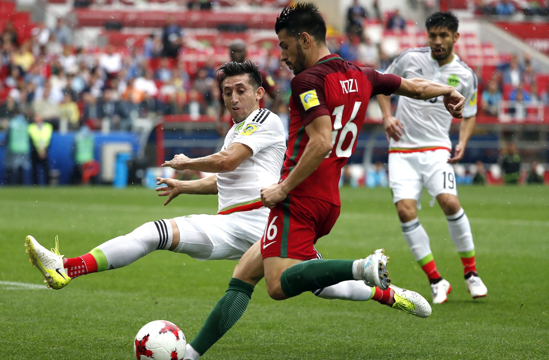 epa06061478 Pizzi of Portugal (R) and Hector Herrera of Mexico in action during the FIFA Confederations Cup third place match against Mexico at Spartak Stadium, in Moscow, Russia, 2 July 2017.  EPA/SERGEI ILNITSKY