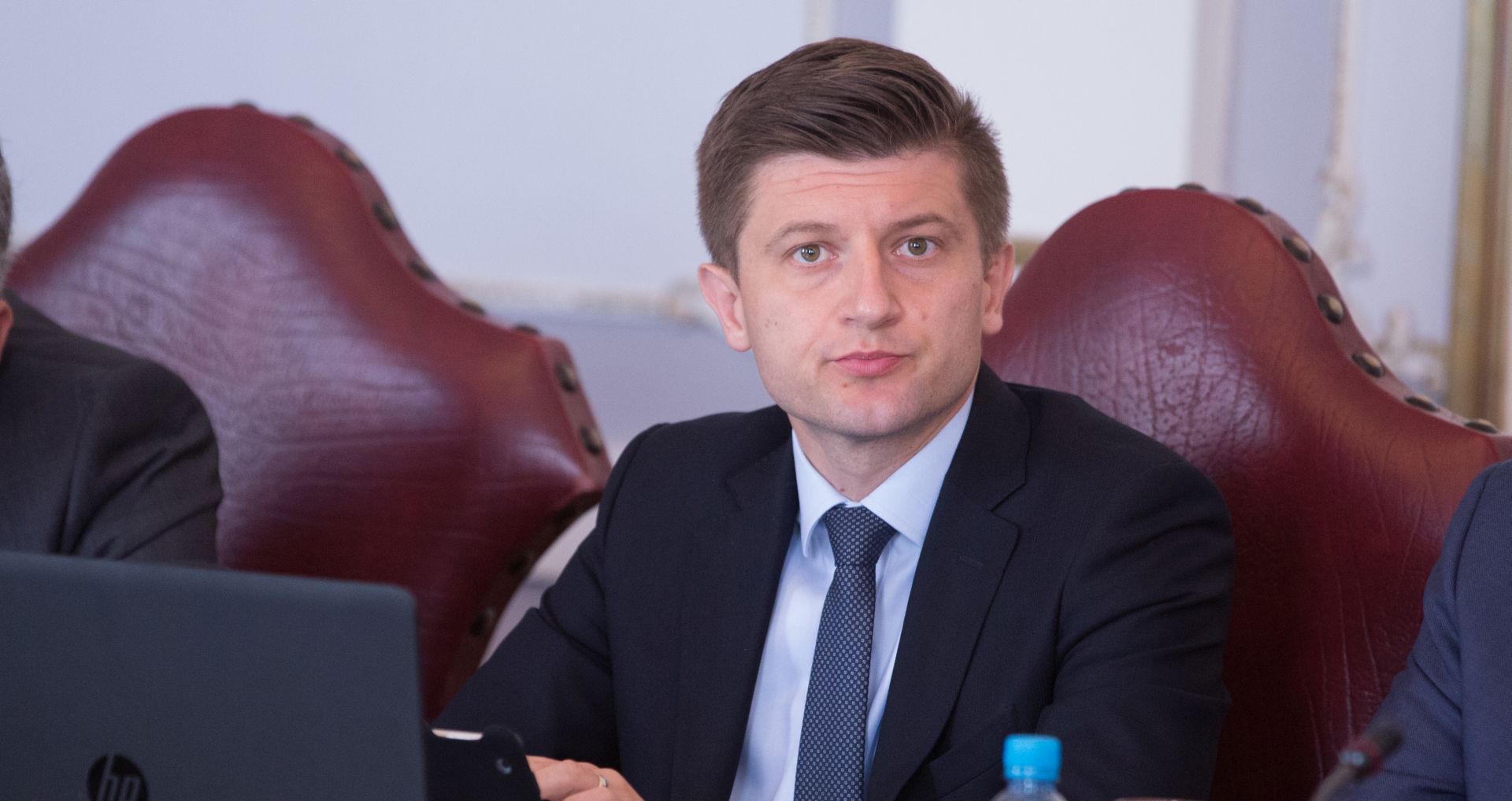 Požega, 03.07.2017. - Predsjednik Vlade Republike Hrvatske Andrej Plenković predsjedao je u Požegi 2. sastankom Vlade sa županima, predstavnicima Udruge gradova, Udruge općina i predsjednikom saborskog Odbora za lokalnu samoupravu. Na fotografiji ministar Zdravko Marić.  foto HINA/ Daniel KASAP/ dk