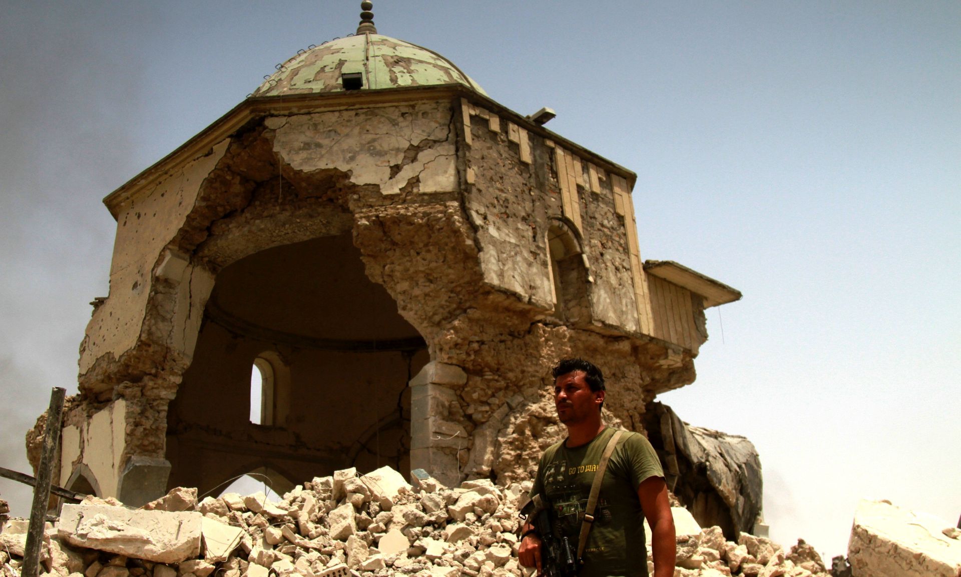epa06064347 An Iraqi soldier stands next to the destroyed Great Mosque of al-Nuri in the old city area western Mosul, Iraq, 03 July 2017. Iraqi security forces are in the final stages of the gruelling battle to retake second city Mosul, which they launched more than eight months ago. Abu Bakr al-Baghdadi, the leader of the Sunni extremist group IS appeared for the first time in public at the mosque to declared caliphate on 04 July 2014.  EPA/STR