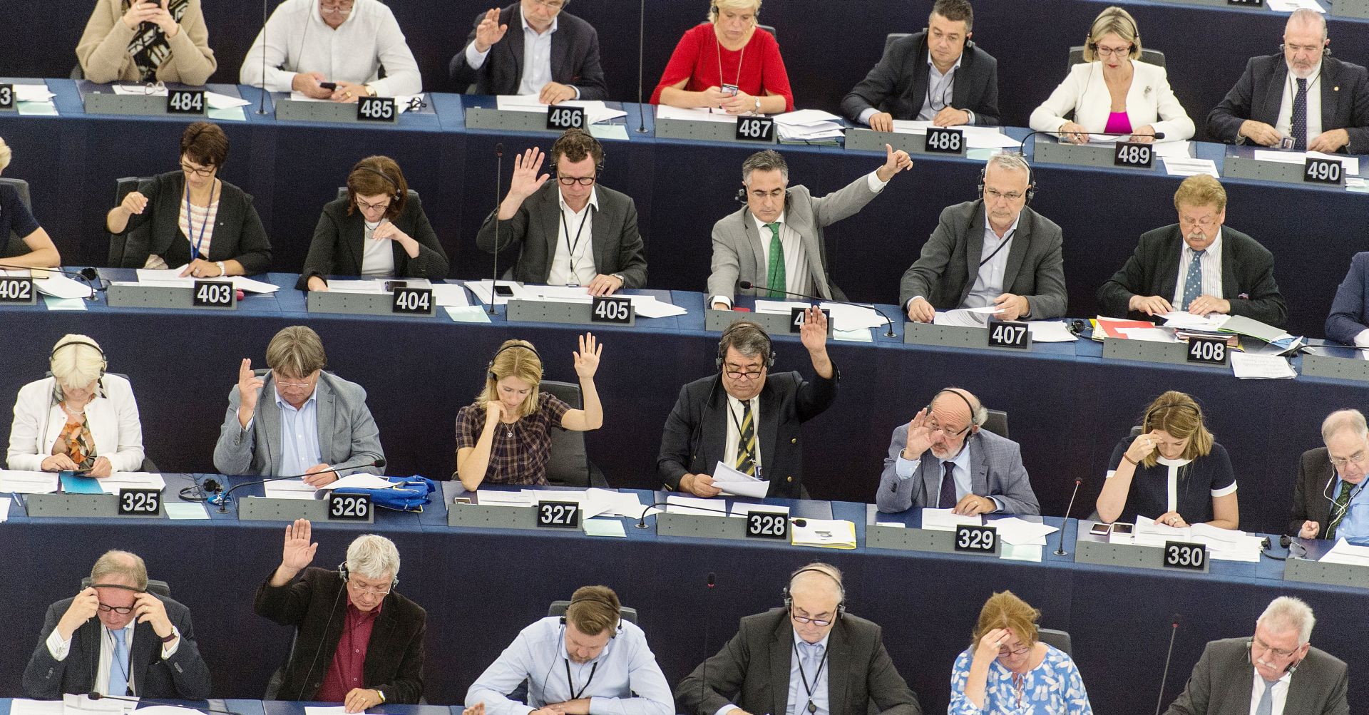 epa06064967 A general view shows members of the European Parliament voting during a plenary session in the European Parliament in Strasbourg, France, 04 July 2017.  EPA/PATRICK SEEGER