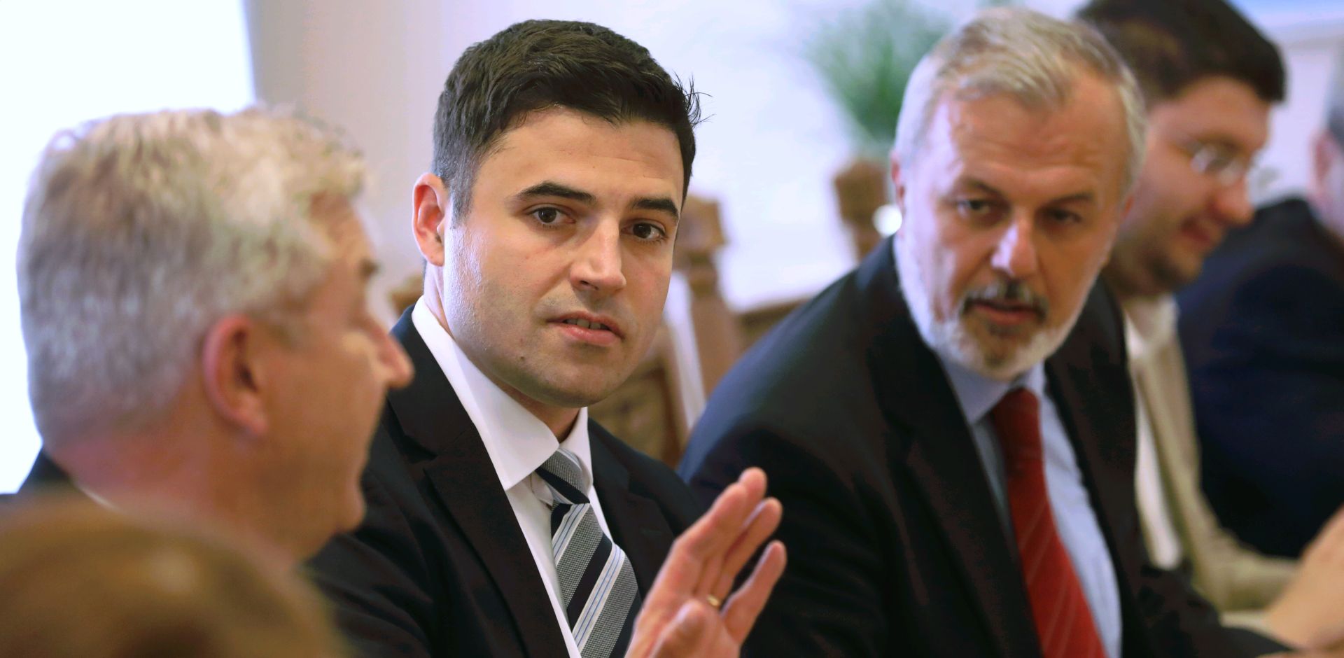 Zagreb, 05.07.2017. - Sjednica saborskog Odbora za unutarnju politiku i nacionalnu sigurnost. Na fotografiji predsjednik Odbora Ranko Ostojiæ, Davor Bernardiæ, Ante Sanader. foto HINA/ Lana SLIVAR DOMINIÆ/ lsd 