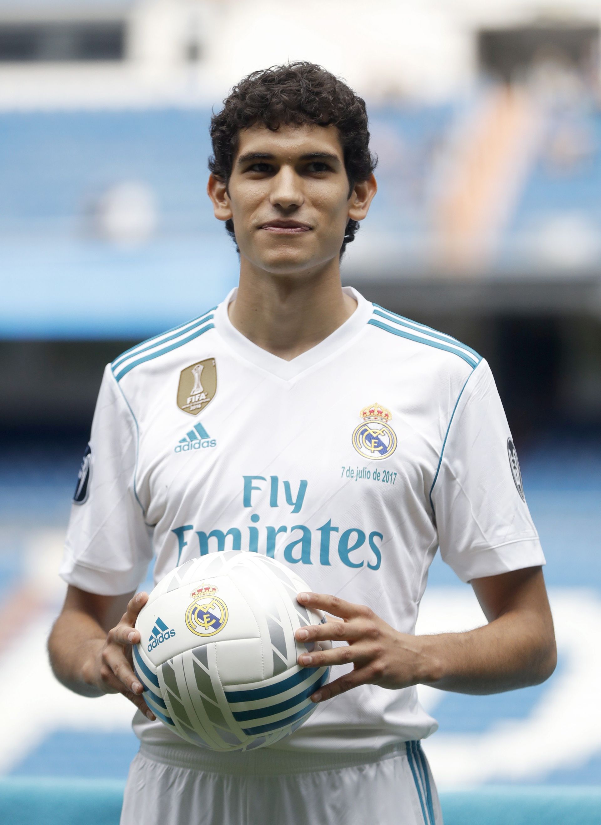 epa06073016 Real Madrid's new player Jesus Vallejo poses during his presentation at the Santiago Bernabeu stadium in Madrid, Spain, 07 July 2017.  EPA/Emilio Naranjo