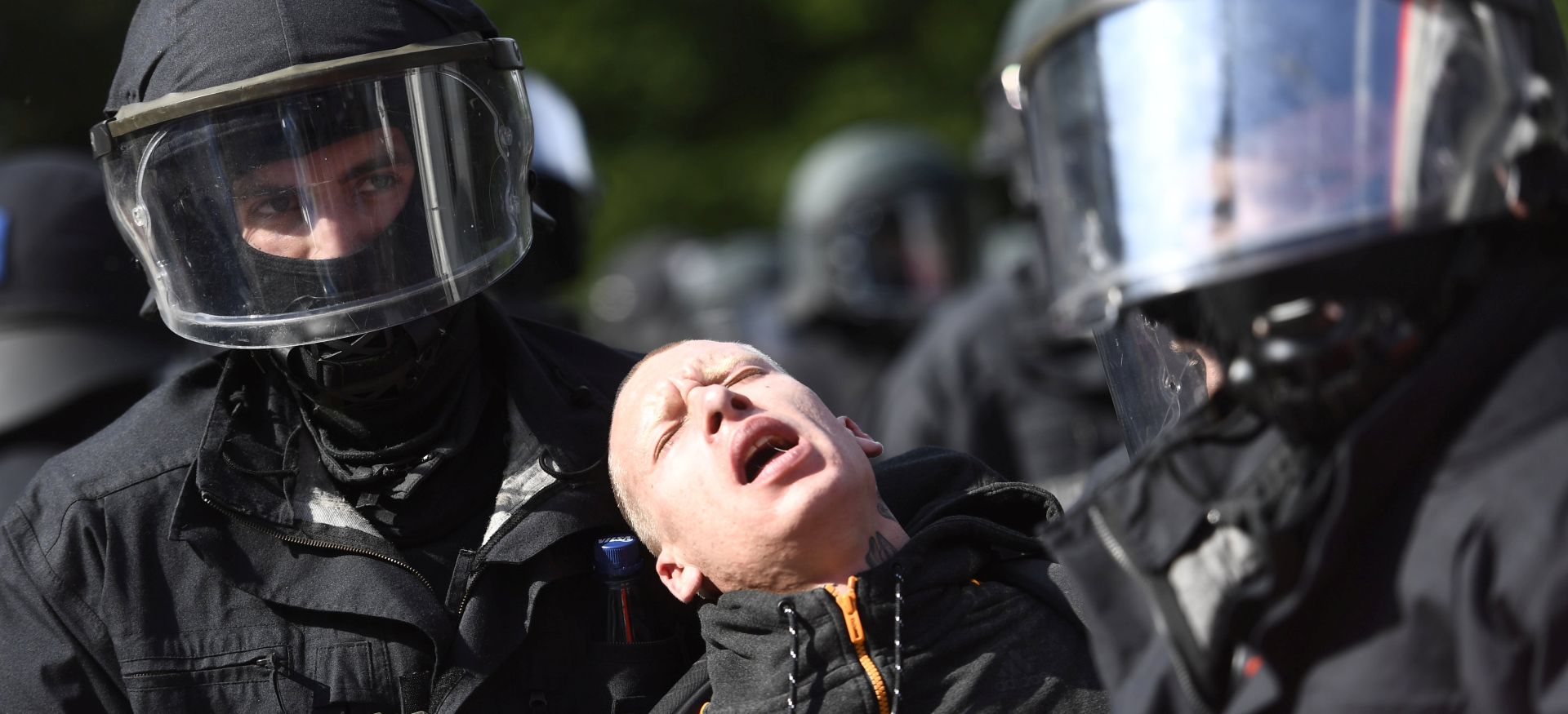 epa06076458 Police officers detain a protester during the G-20 summit in Hamburg, Germany, 08 July 2017. The G20 Summit (or G-20 or Group of Twenty) is an international forum for governments from 20 major economies. The summit is taking place in Hamburg 07 to 08 July 2017.  EPA/FILIP SINGER