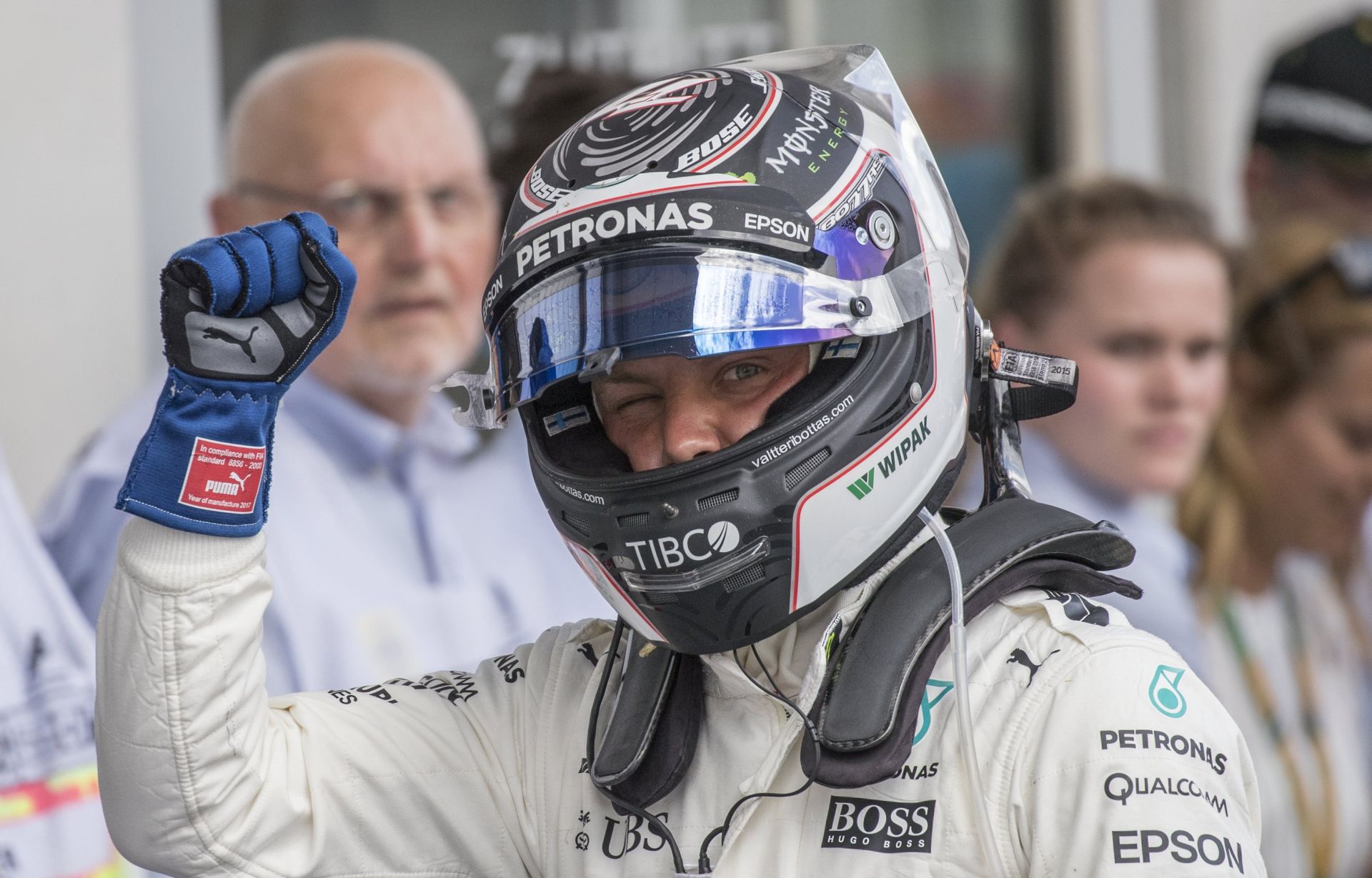 epa06076170 Finnish Formula One driver Valtteri Bottas of Mercedes AMG GP celebrates after he took pole position during the qualifying session of the Formula One Grand Prix of Austria at the Red Bull Ring circuit in Spielberg, Austria, 08 July 2017. The 2017 Formula One Grand Prix of Austria will take place on 09 July.  EPA/VALDRIN XHEMAJ