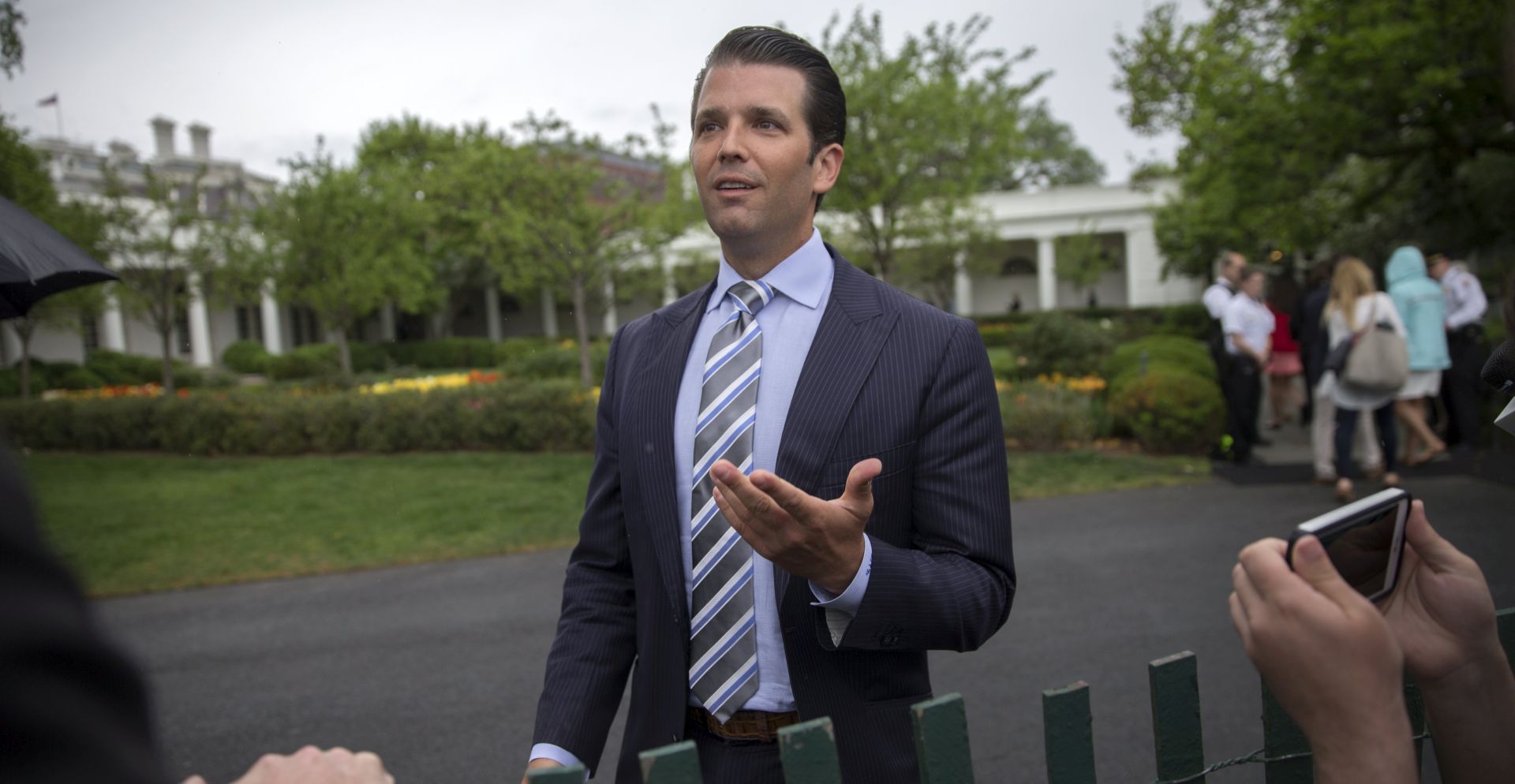 epa06078734 (FILE) - Donald Trump Jr. talks to reporters during the White House Easter Egg Roll on the South Lawn of the White House in Washington, DC, USA, 17 April 2017 (reissued 10 July 2017). According to reports, US President Donald Trump's son, Donald Trump Jr., has admitted that has had allegedly met with a Russian lawyer in 2016.  EPA/SHAWN THEW