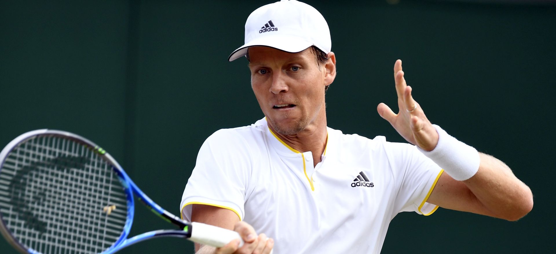 epa06079531 Tomas Berdych of the Czech Republic returns to Dominic Thiem of Austria in their fourth round match during the Wimbledon Championships at the All England Lawn Tennis Club, in London, Britain, 10 July 2017.  EPA/WILL OLIVER EDITORIAL USE ONLY/NO COMMERCIAL SALES