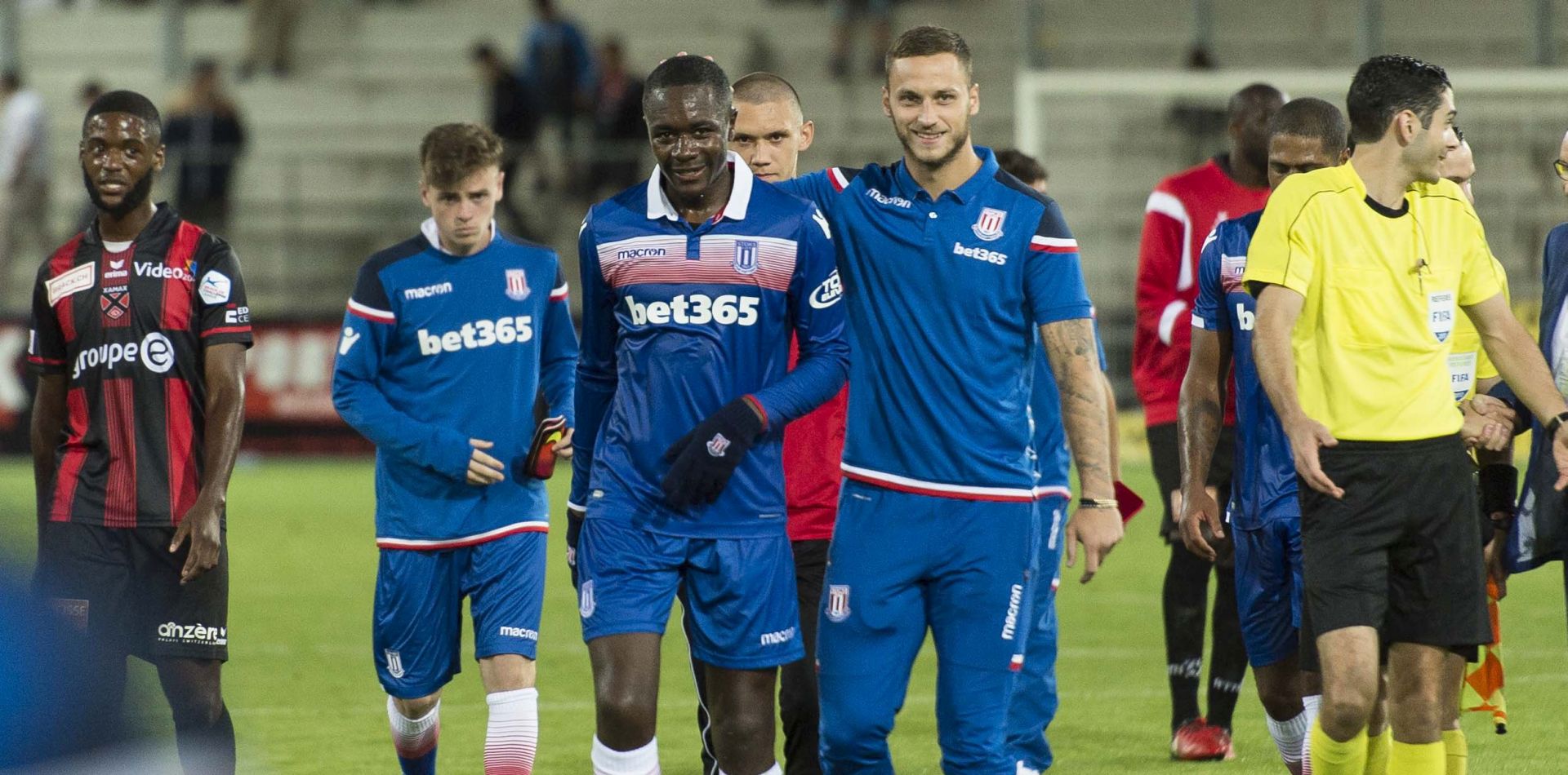 epa06080073 Stoke City's Gianelli Imbua, (C-L) celebrates with Stoke City's Marko Arnautovic, (C-R), after a friendly soccer match of the international Uhrencup tournament between Switzerland's Neuchatel Xamax and England's Stoke City, at the Tissot Arena, in Biel, Switzerland, 10 July 2017.  EPA/THOMAS DELLEY