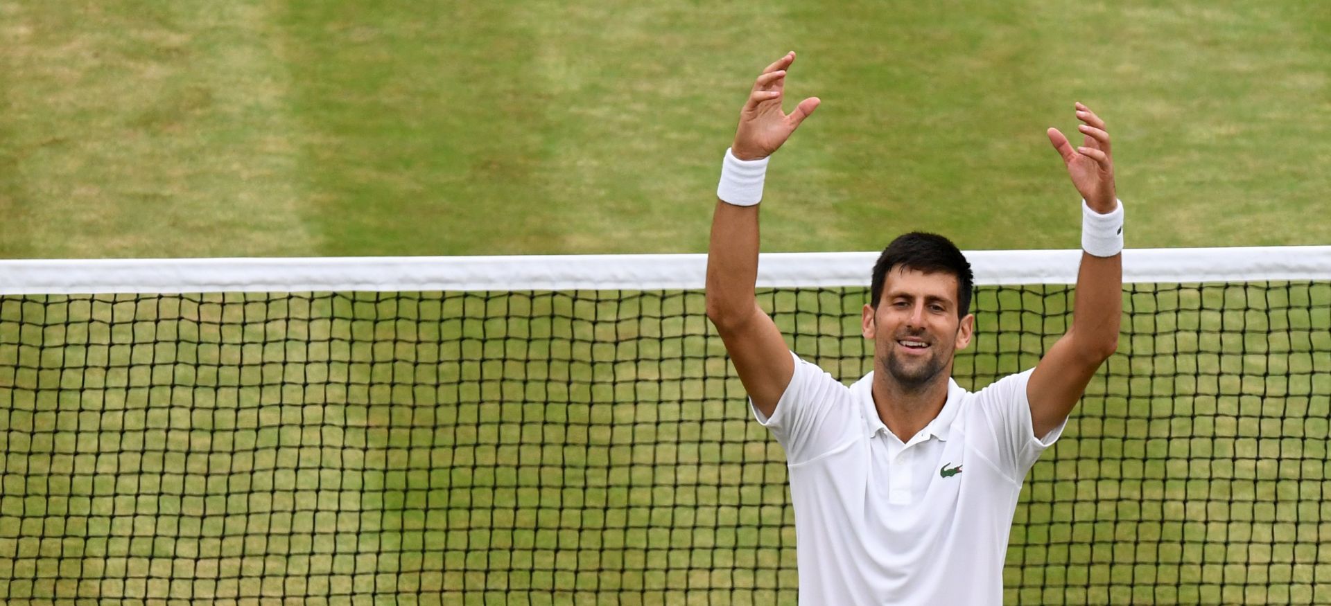 epa06081212 Novak Djokovic of Serbia celebrates winning against Adrian Mannarino of France during their fourth round match for the Wimbledon Championships at the All England Lawn Tennis Club, in London, Britain, 11 July 2017.  EPA/FACUNDO ARRIZABALAGA EDITORIAL USE ONLY/NO COMMERCIAL SALES