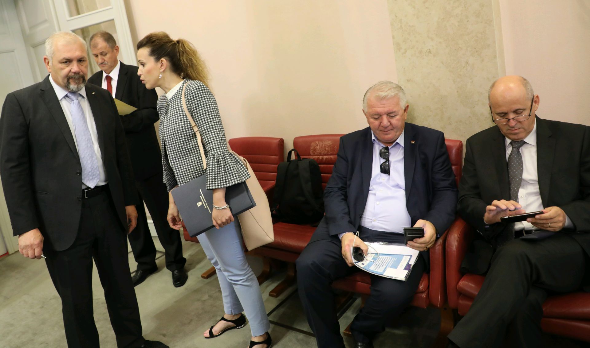 Zagreb, 12.07.2017. - Nastavak sjednice Hrvatskog sabora. Na fotografiji Silvano Hrelja, Majda Buriæ, Josip Ðakiæ, Branko Baèiæ.
foto HINA/Lana SLIVAR DOMINIÆ/lsd
