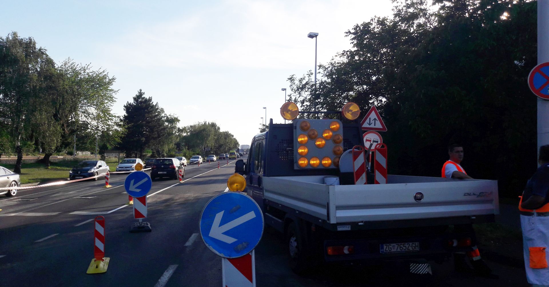 Zagreb, 16.07.2017. - Zagrebaèki gradonaèelnik Milan Bandiæ otvorio je za promet u nedjelju naveèer dio novoobnovljene Branimirove ulice od 5. Ravnica do 2. Maksimirskoga naselja i raskrija s Ulicom Divka Budaka u duini od 650 metara.
foto HINA/ Davor MARKOVIÆ/ ml