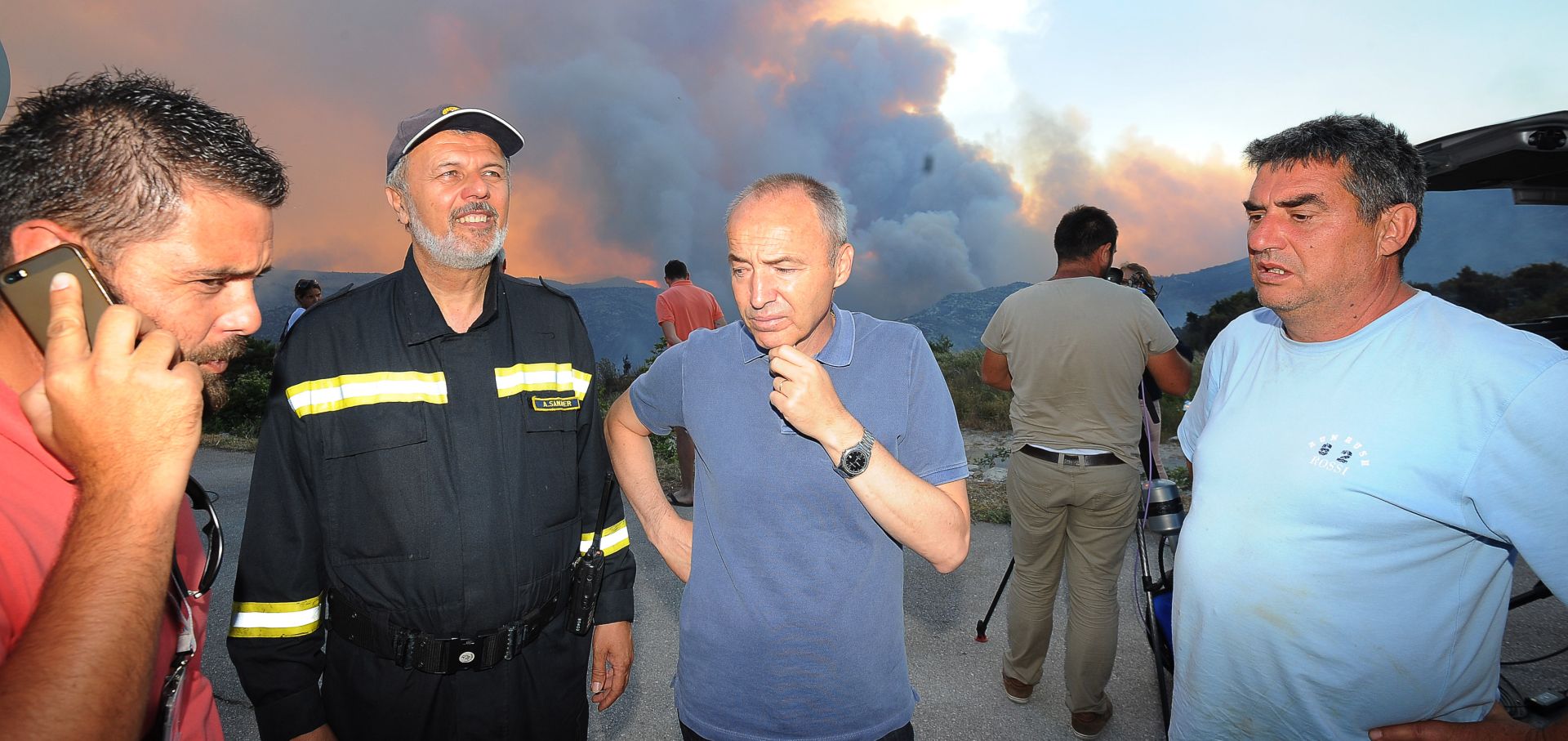 Split 17. 07 2017. Ministri  Davor Božinović i Damir Krstičević posjetili požariste kraj Srinjina i Žrnovnice.
Na fotografiji Ante Sanader i Damir Krstičević
Foto Mario Strmotić