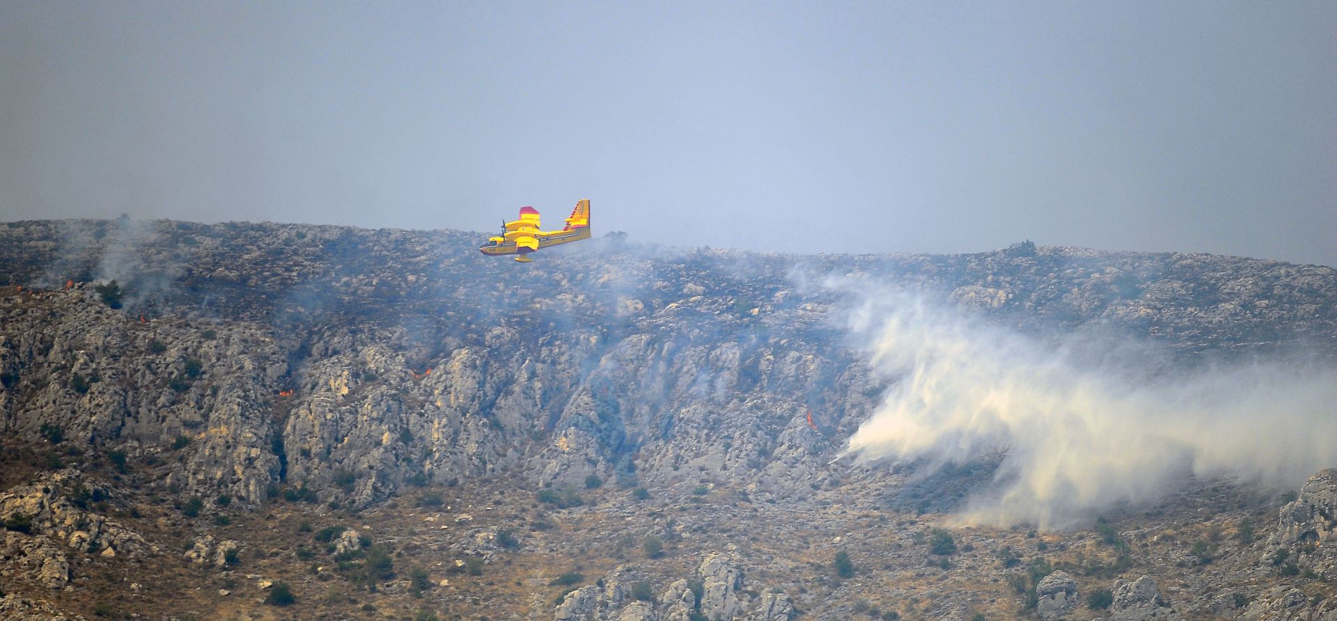 Split, 17. 07. 2017. Požar u Podstrani.
Foto: Mario Strmotić
