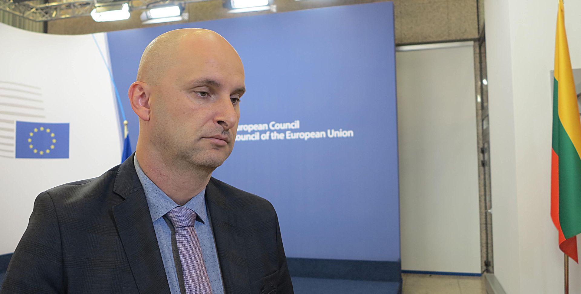Bruxelles, 18.07.2017 - Prièa s teranom je zavrena i delegirani akt Europske komisije kojim se hrvatskim proizvoðaèima daje pravo oznaèavanja vina nazivom sorte teran za vina sa zatiæenom oznakom izvornosti (PDO) Hrvatska Istra bit æe objavljen u slubenom glasilu EU-a ovoga tjedna, izjavio je u utorak u Bruxellesu hrvatski ministar poljoprivrede Tomislav Toluiæ.
foto HINA/ Slavko VUKADIN/ ik