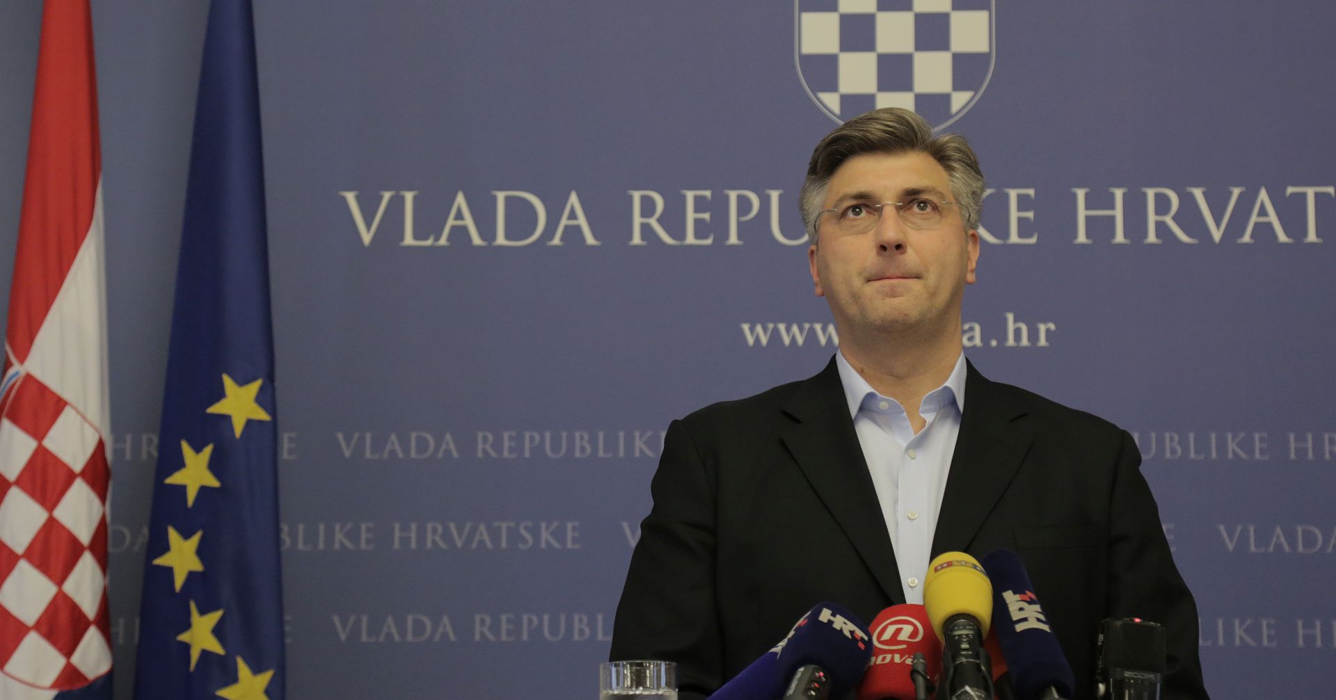 Zagreb, 18.7.2017 - Premijer Andrej Plenković kazao je u utorak na konferenciji za novinare u Banskim dvorima da ne prihvaća ostavku potpredsjednika Vlade i ministra obrane Damira Krstičevića.
foto HINA/ Tomislav PAVLEK /tp