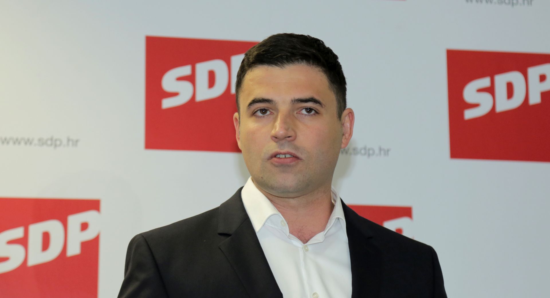 Zagreb, 18.7.2017 - Predsjednik SDP-a ,Davor Bernardić održao je konferenciju za medije na temu požara u Dalmaciji.Foto HINA/ Tomislav PAVLEK /tp