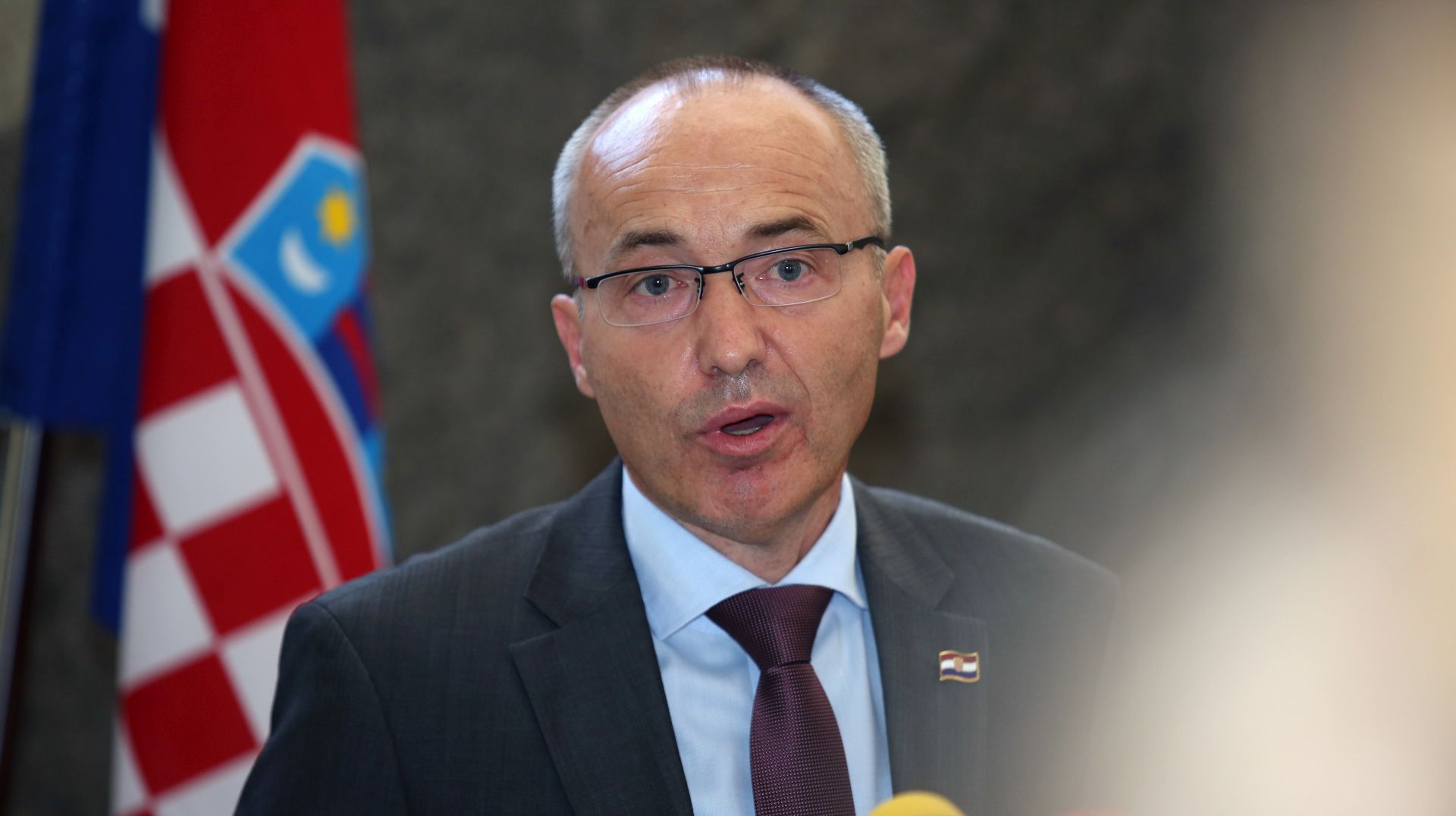 Zagreb, 19.07.2017 - Potpredsjednik Vlade i ministar obrane Damir Krstièeviæ primio je u slubeni posjet ministricu obrane Talijanske Republike Robertu Pinotti s izaslanstvom. foto HINA/ Zvonimir KUHTIÆ/ zk