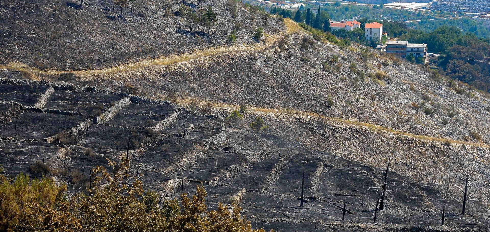 Split, 19.07.2017. - Posljedice velikog poara, mjesto Sitno Gornje.
foto HINA/ Mario STRMOTIÆ/ ms