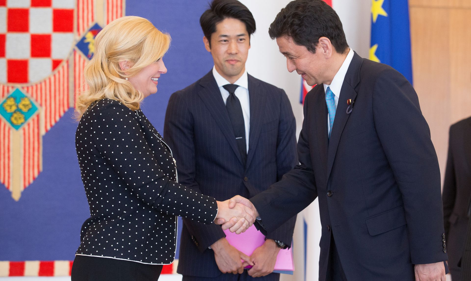 Zagreb, 20.07.2017. - Predsjednica Republike Hrvatske  Kolinda Grabar-Kitarović primila je Nobuoa Kishija, državnog ministra vanjskih poslova Japana. Na fotografiji Kolinda Grabar-Kitarović, Nobuo Kishi. Foto HINA/ Daniel KASAP/ dk