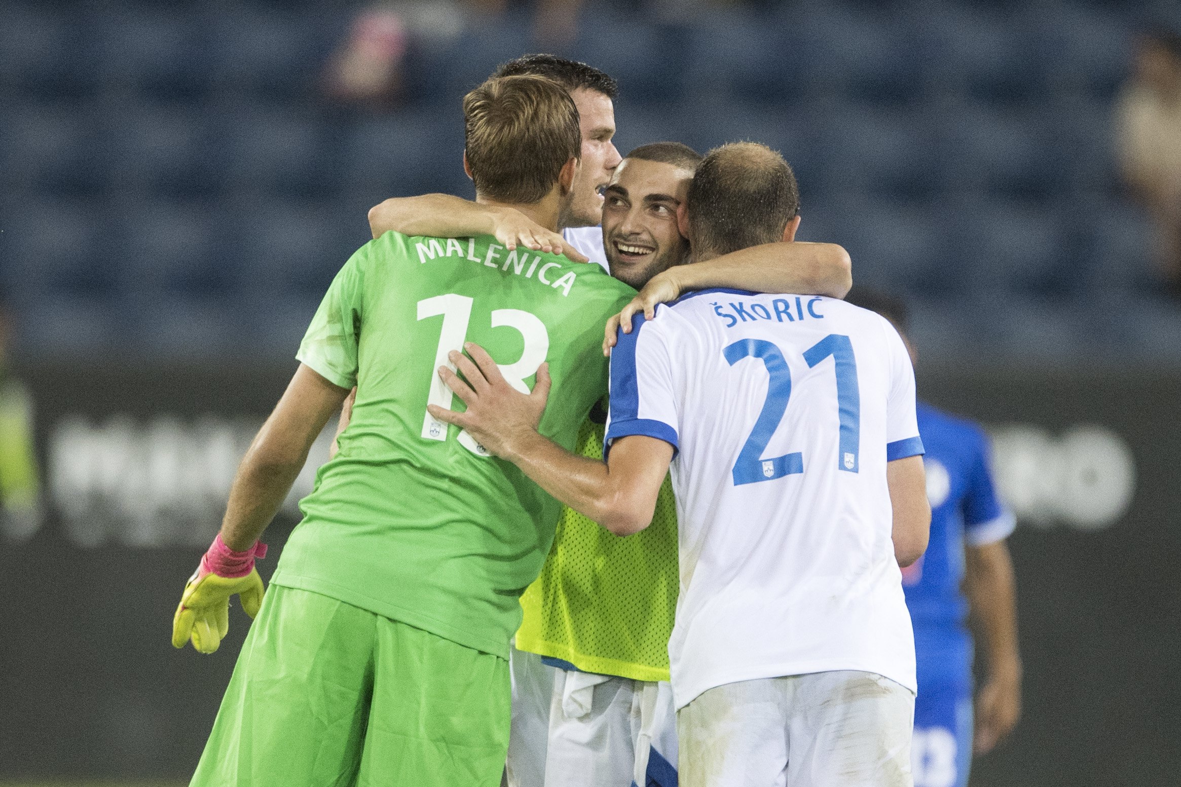 epa06099995 The players from NK Osijek celebrate after the UEFA Europa League second qualifying round, second leg soccer match between Switzerland's FC Luzern and Croatia's NK Osijek, in Lucerne, Switzerland, on Thursday, July 20, 2017. Osijek knocked out Luzern and advanced to the next round.  EPA/URS FLUEELER