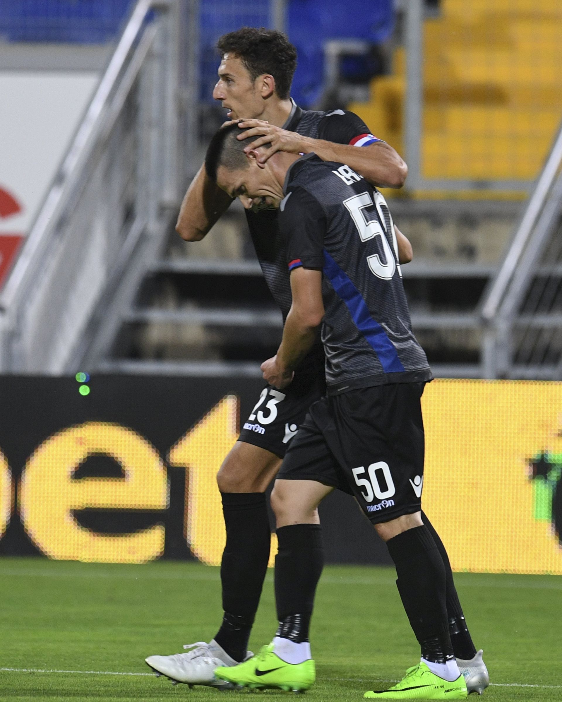 epa06100007 Ante Erceg (R) and Zoran Nizic (L) of Hajduk Split celebrate their second goal against PFC Levski during the UEFA Europa League, second qualifying round  2nd leg soccer match between PFC Levski and Hajduk Split in Sofia, Bulgaria, 20 August 2017.  EPA/VASSIL DONEV