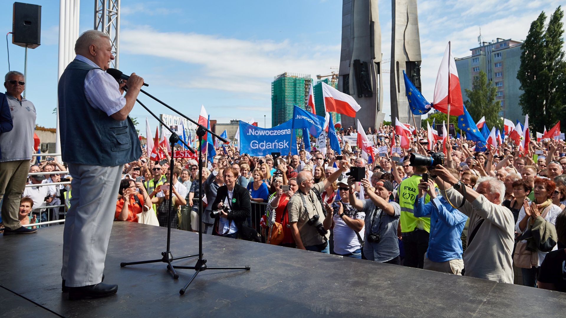 epa06103436 Former Polish President Lech Walesa (L) speaks to the protesters near the Monument of Fallen Shipyard Workers in Gdansk, Poland, 22 July 2017. The protest was held against changes in the judicial law and the Supreme Court by a controversial reform bill that was passed in the Polish 'Sejm' parliament on 20 July by the majority of the ruling Law and Justice (PiS) party and the Upper House on 21 July wiothout amednments.  EPA/Adam Warzawa POLAND OUT