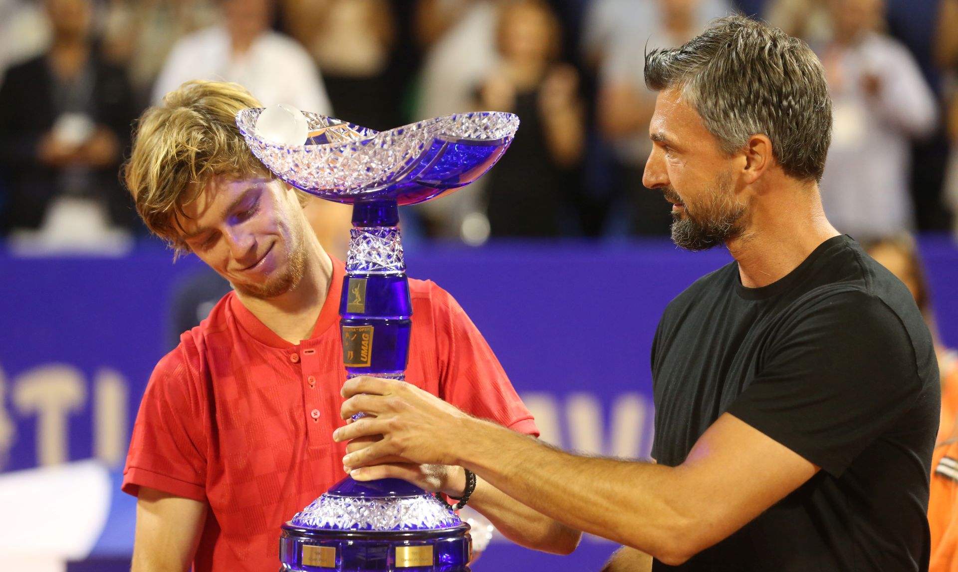 Umag, 23.07.2017 -  Dodjela pehara nakon finalnog susreta na ATP turniru tenisača Croatia Open u Umagu između ruskog tenisača Andreja Rubljeva i Talijana Paola Lorenzija .  Na slici Andrej Rubljev i Goran Ivanišević.
foto HINA/ Daniel KASAP/ ik