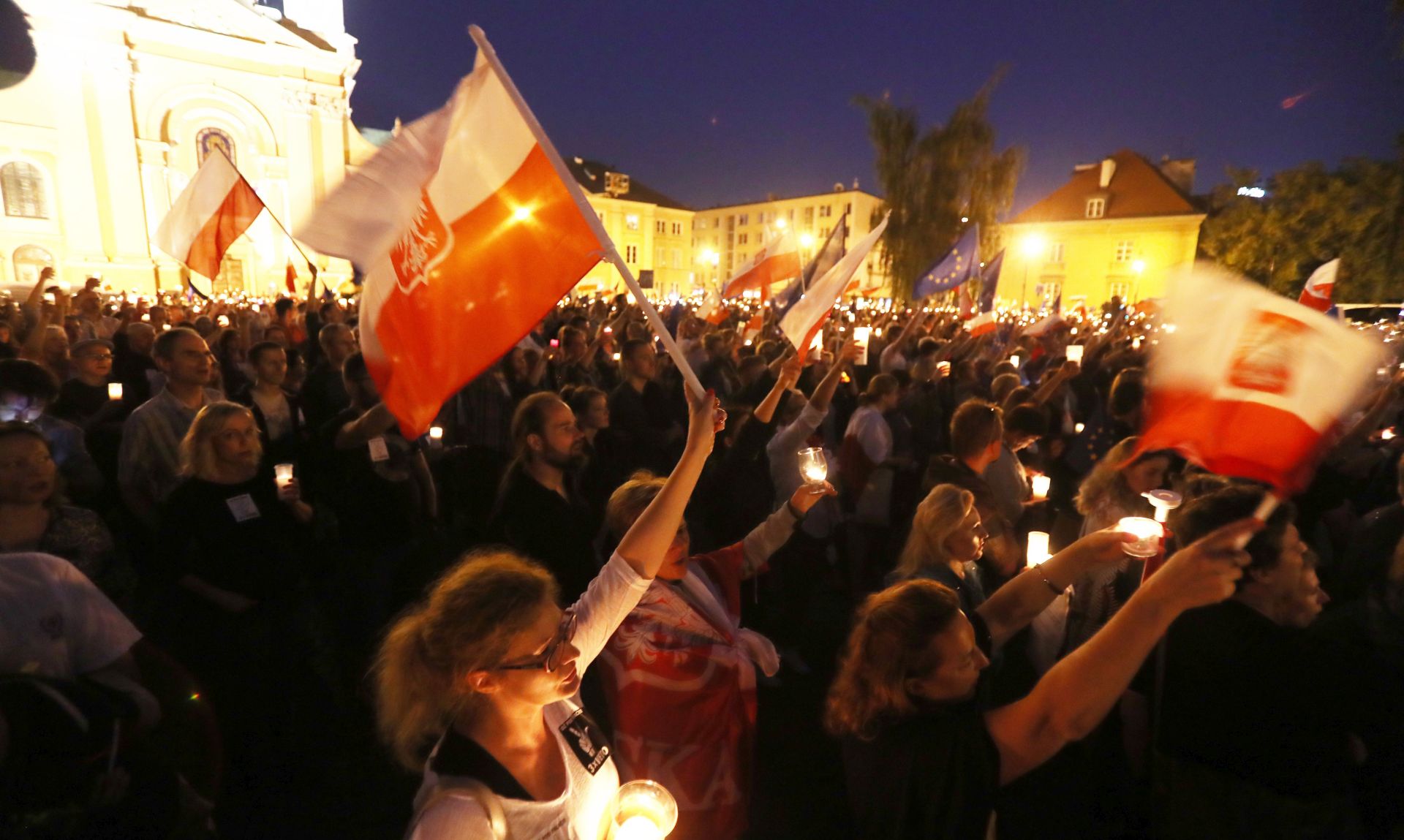 epa06105965 People participate in a protest in front of the Supreme Court building in Warsaw, Poland, 23 July 2017. Members and supporters of Polish opposition parties and the Committee for the Defence of Democracy (Polish: Komitet Obrony Demokracji, KOD) protested against changes in the judicial law and the Supreme Court by a controversial reform bill that was passed in the Polish 'Sejm' parliament on 20 July by the majority of the ruling Law and Justice (PiS) party.  EPA/BARTHOMIEJ ZBOROWSKI POLAND OUT