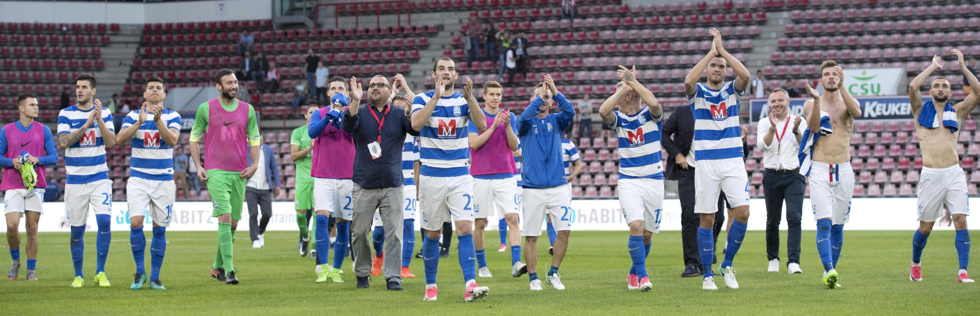 epa06113458 NK Osijek players celebrate winning the UEFA Europa League, third qualifying round, first leg soccer match between PSV Eindhoven and NK Osijek in Eindhoven, The Netherlands, 27 July 2017.  EPA/MARCEL VAN HOORN