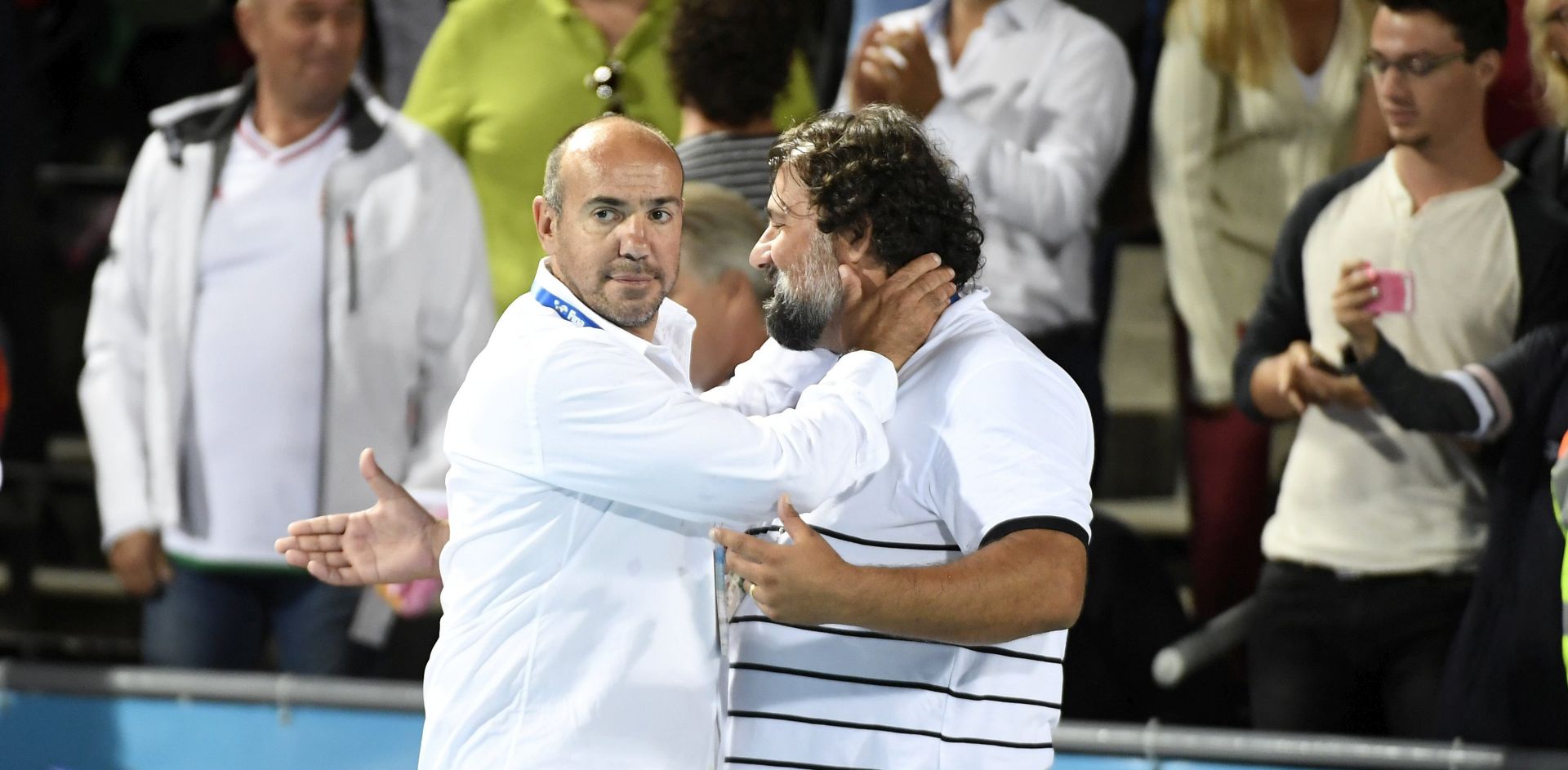 epa06113647 Head coaches Ivica Tucak (L) of Croatia and Dejan Savic (R) of Serbia embrace after Crotatia won in the men's water polo semifinal match Serbia vs. Croatia at the 17th FINA Swimming World Championships in Hajos Alfred National Swimming Pool in Budapest, Hungary, 27 July 2017.  EPA/SZILARD KOSZTICSAK HUNGARY OUT
