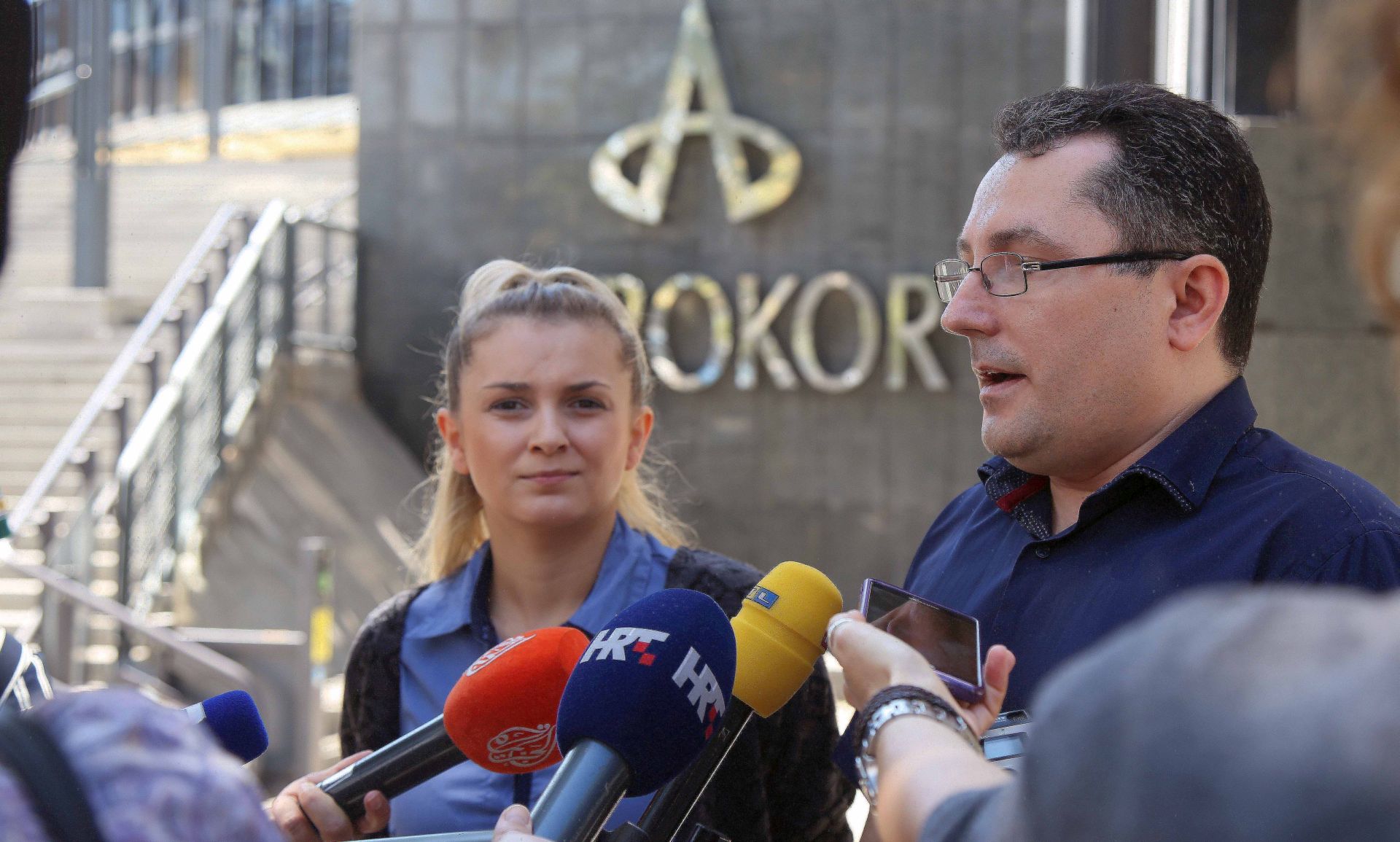 Zagreb, 28.07.2017 - Hrvatska udruga poljoprivrednika i udruga Nezavisni seljaci Hrvatske odrat æe konferenciju za novinare na kojoj æe njihovi predstavnici govoriti o poèetku isplate Agrokorovih dugovanja malim dobavljaèima, a iznijet æe i svoje viðenje buduænosti poslovanja malih obiteljskih dobavljaèa s tvrtkama iz koncerna Agrokor i buduænosti poljoprivrednog sektora toga koncerna. Na fotografiji Jasna Danièiæ i Tihomir Jaiæ. foto HINA /Zvonimir KUHTIÆ/ zk